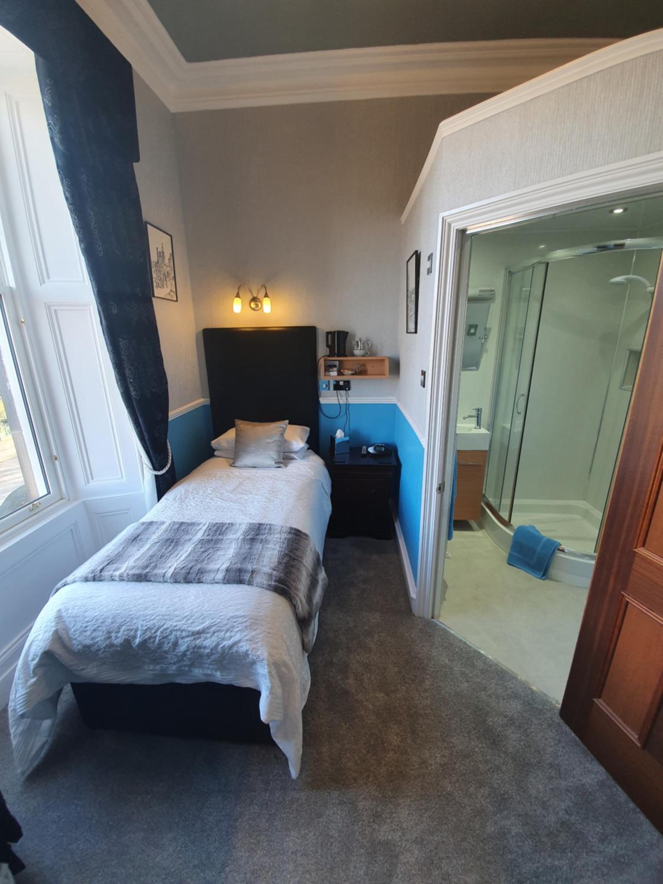 Lauderville guest house