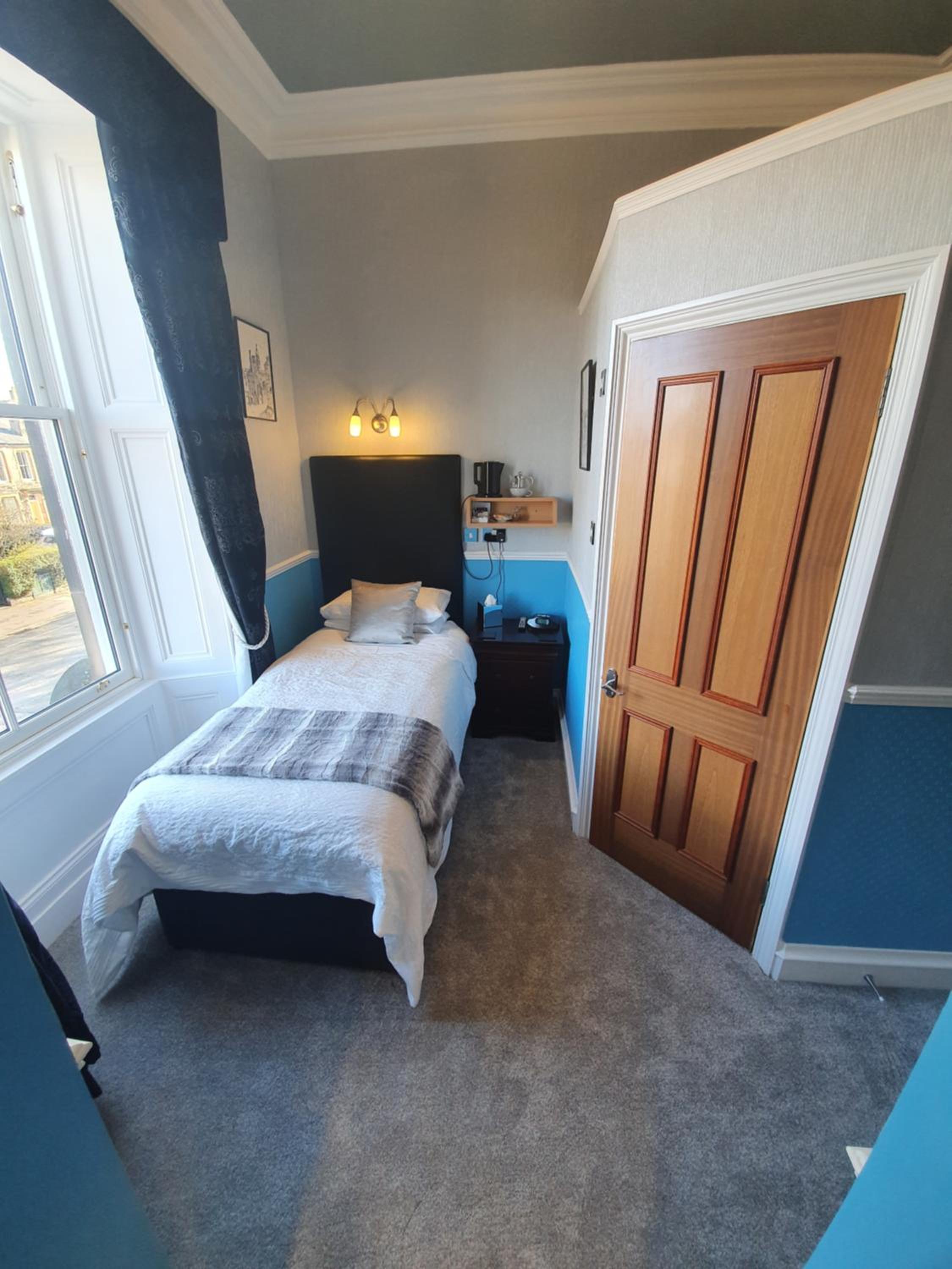 Lauderville guest house