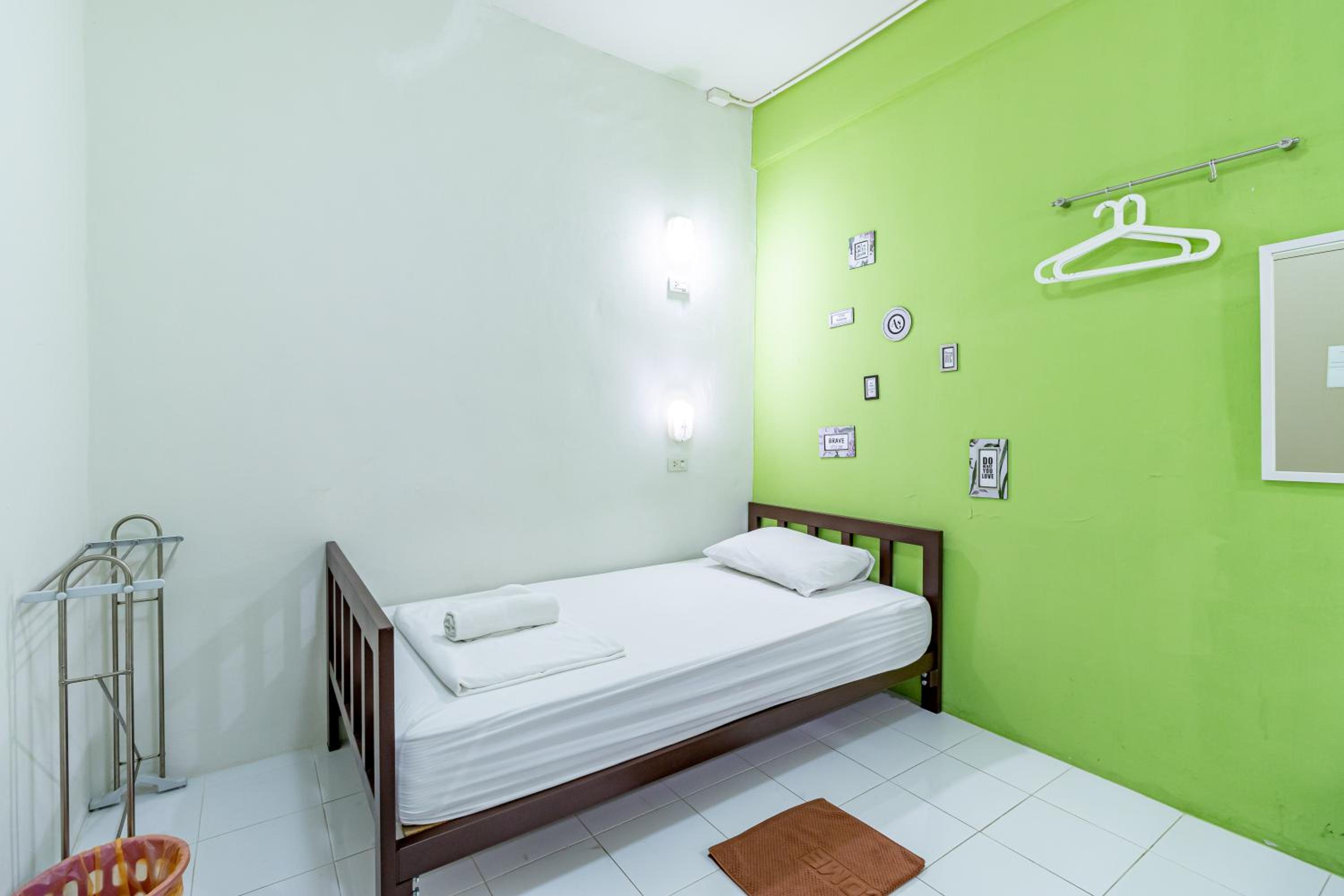 Sleep Dee Hostel