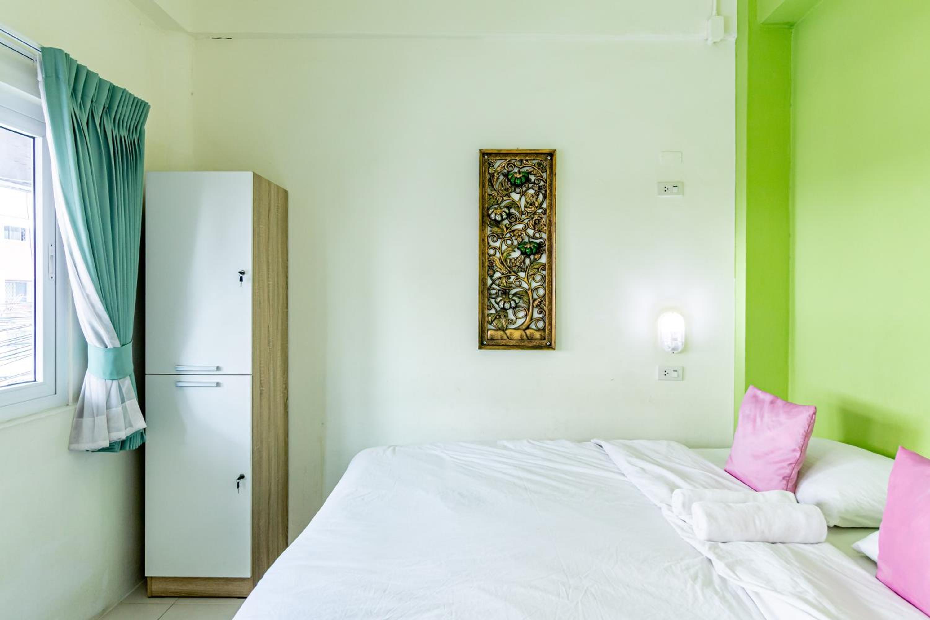 Sleep Dee Hostel