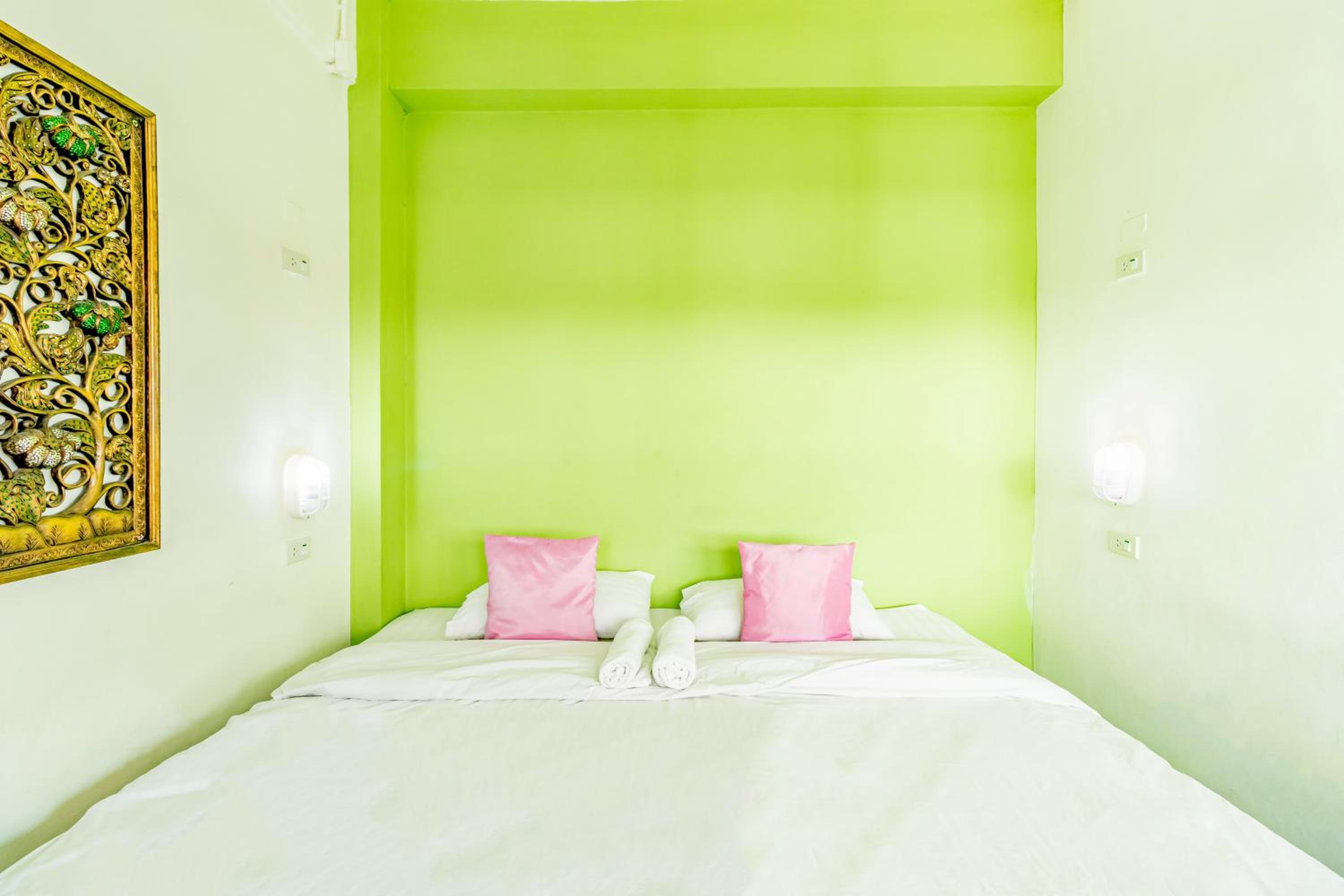 Sleep Dee Hostel