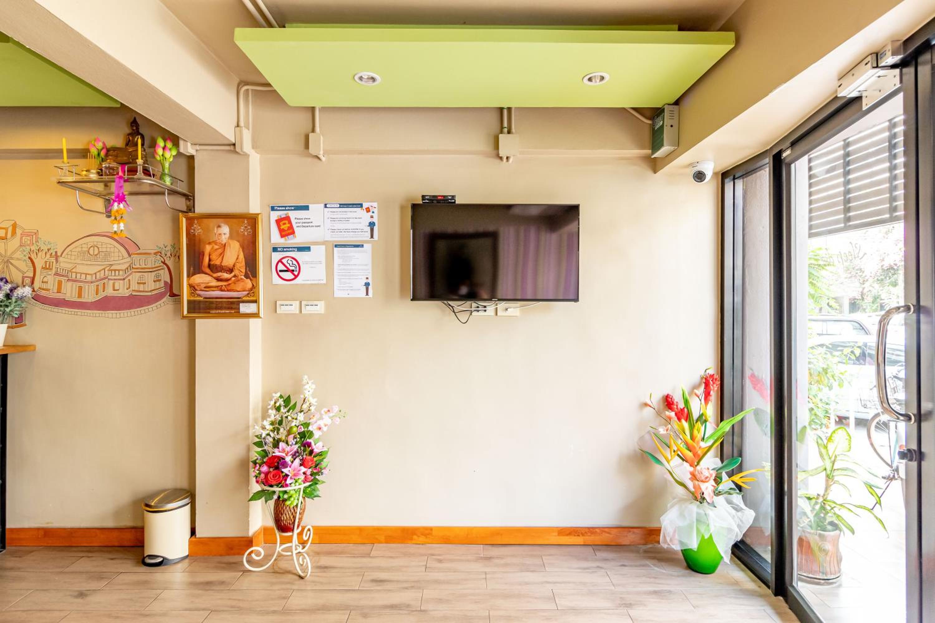 Sleep Dee Hostel