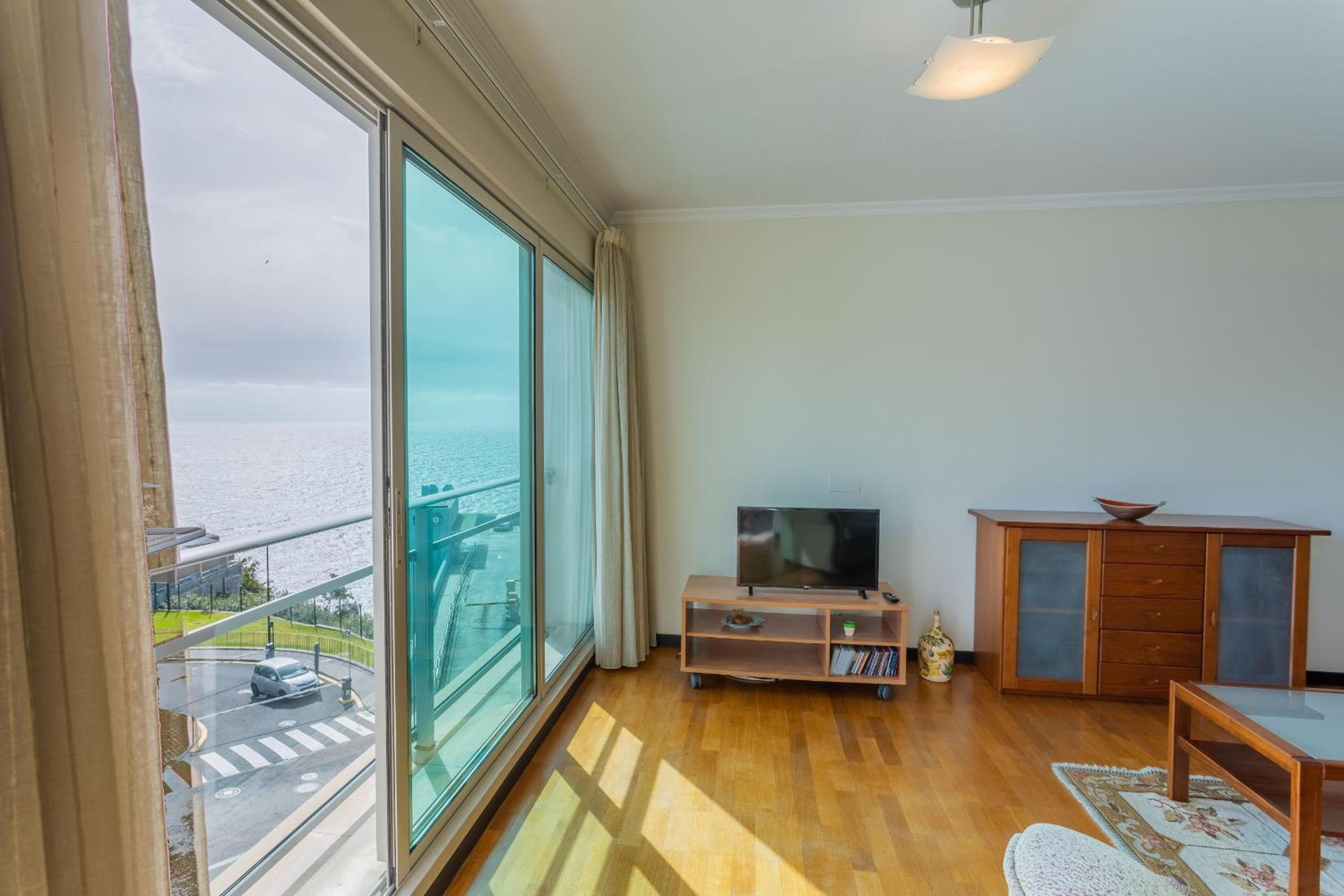 FLH Funchal Balcony Apartment with Sea View