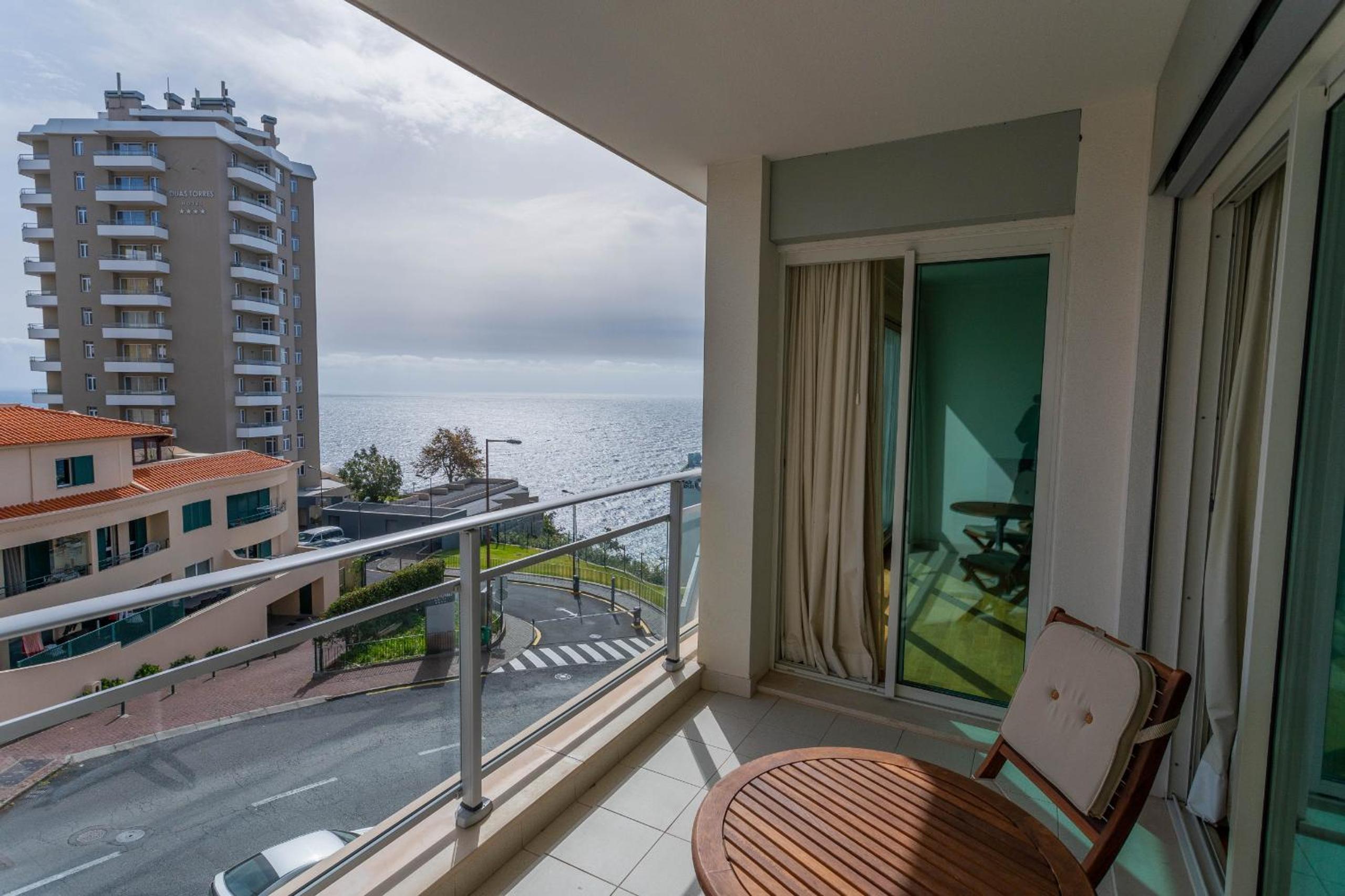 FLH Funchal Balcony Apartment with Sea View