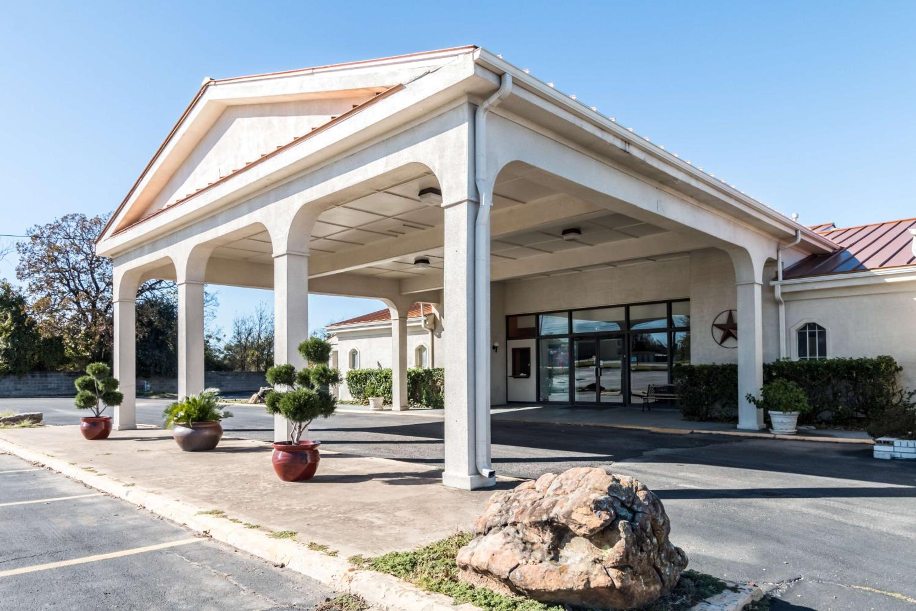 Stephenville Vacations - Motel 6-Stephenville, TX - Property Image 1