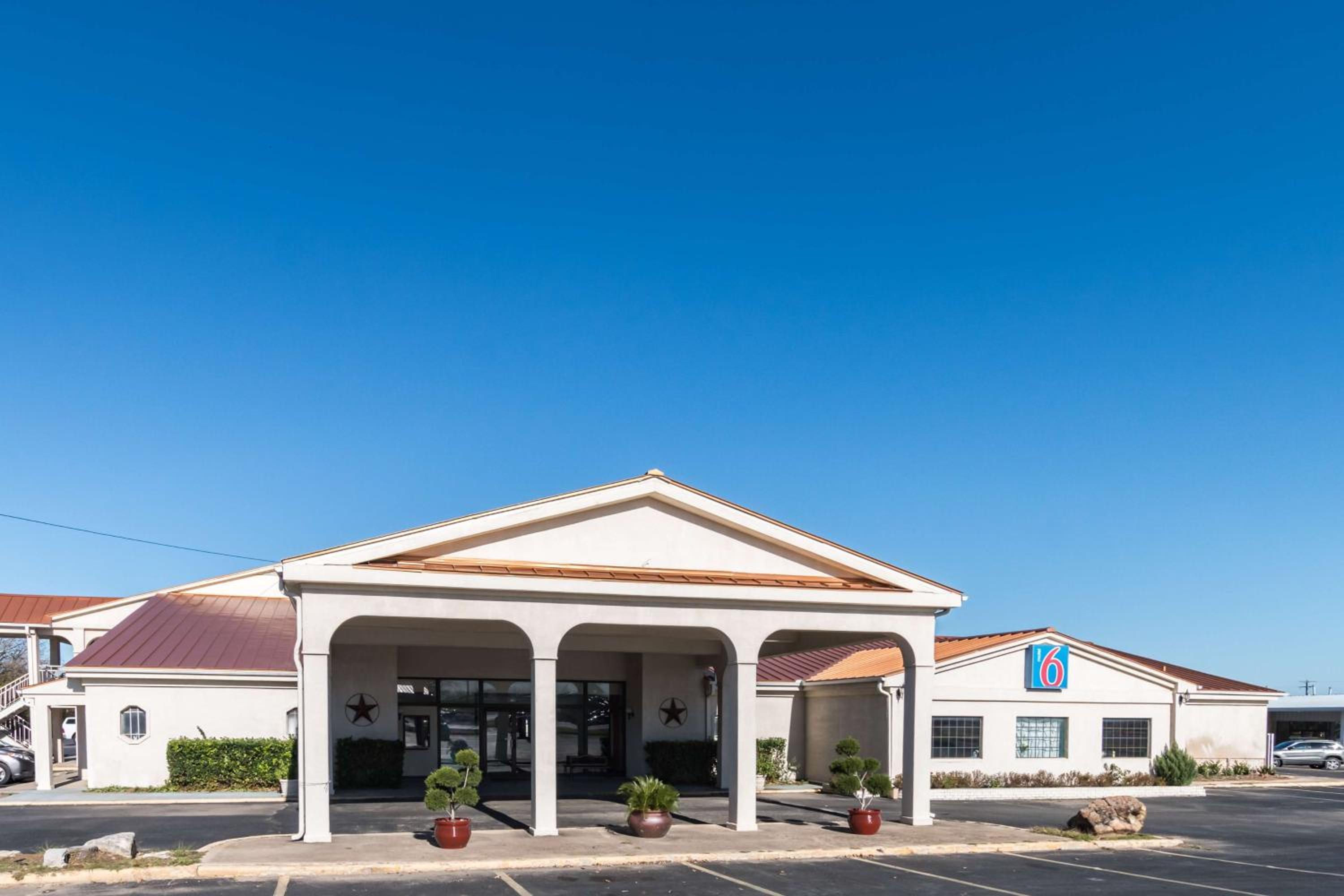 Motel 6-Stephenville, TX view 3
