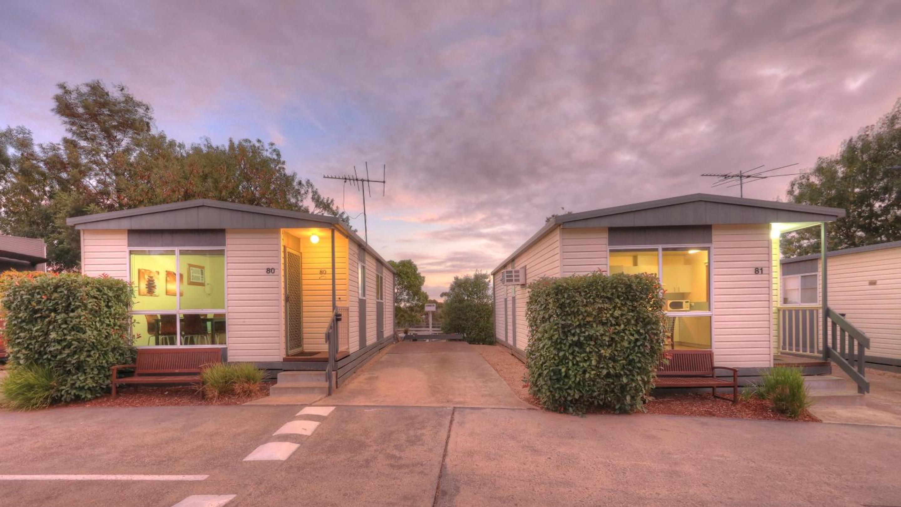 Airport Tourist Village Melbourne