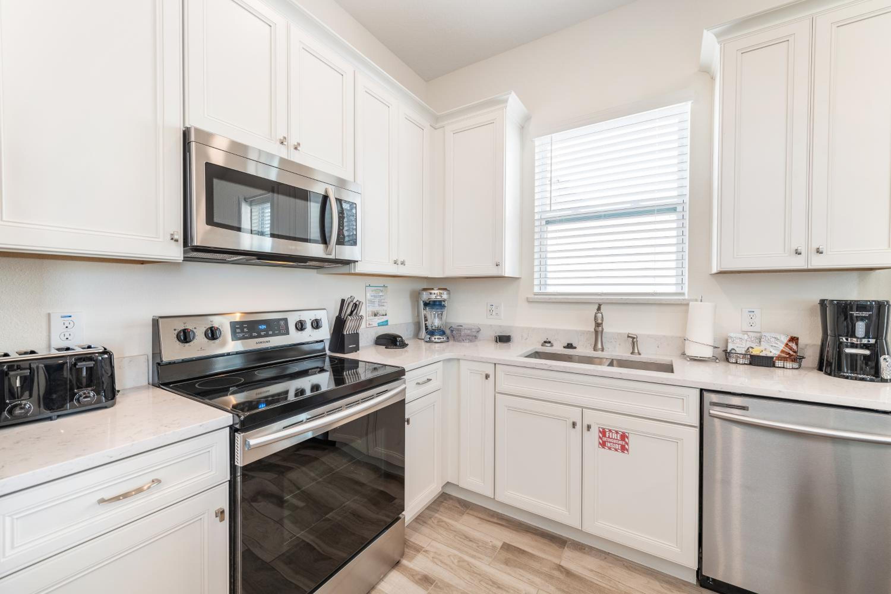 The Tiki Room - Beautiful Two Bedroom Cottage Near Disney With Margaritaville Resort & Island H20 Waterpark Access - 2954Sr