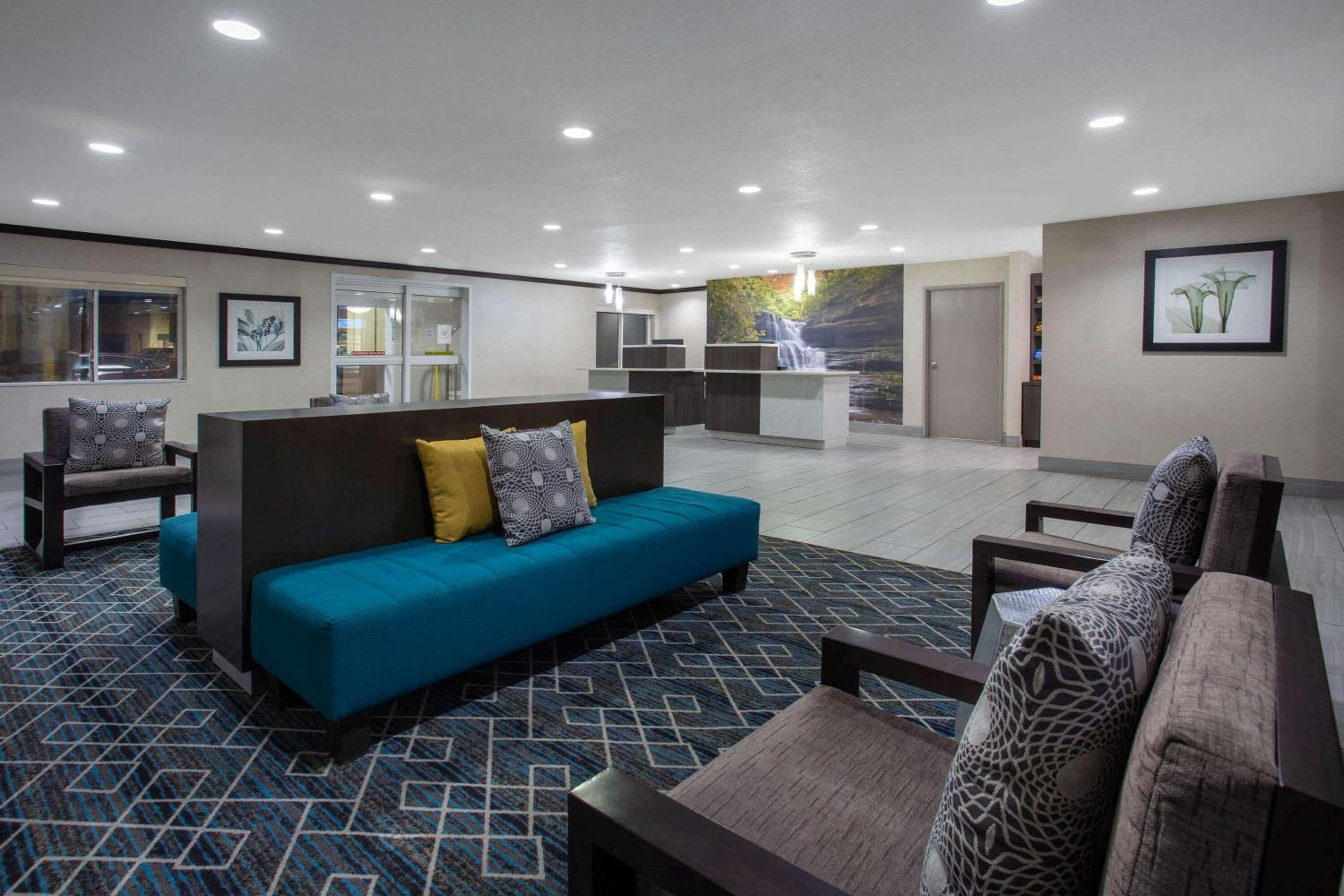 La Quinta Inn & Suites by Wyndham Peru Starved Rock St Park view 5