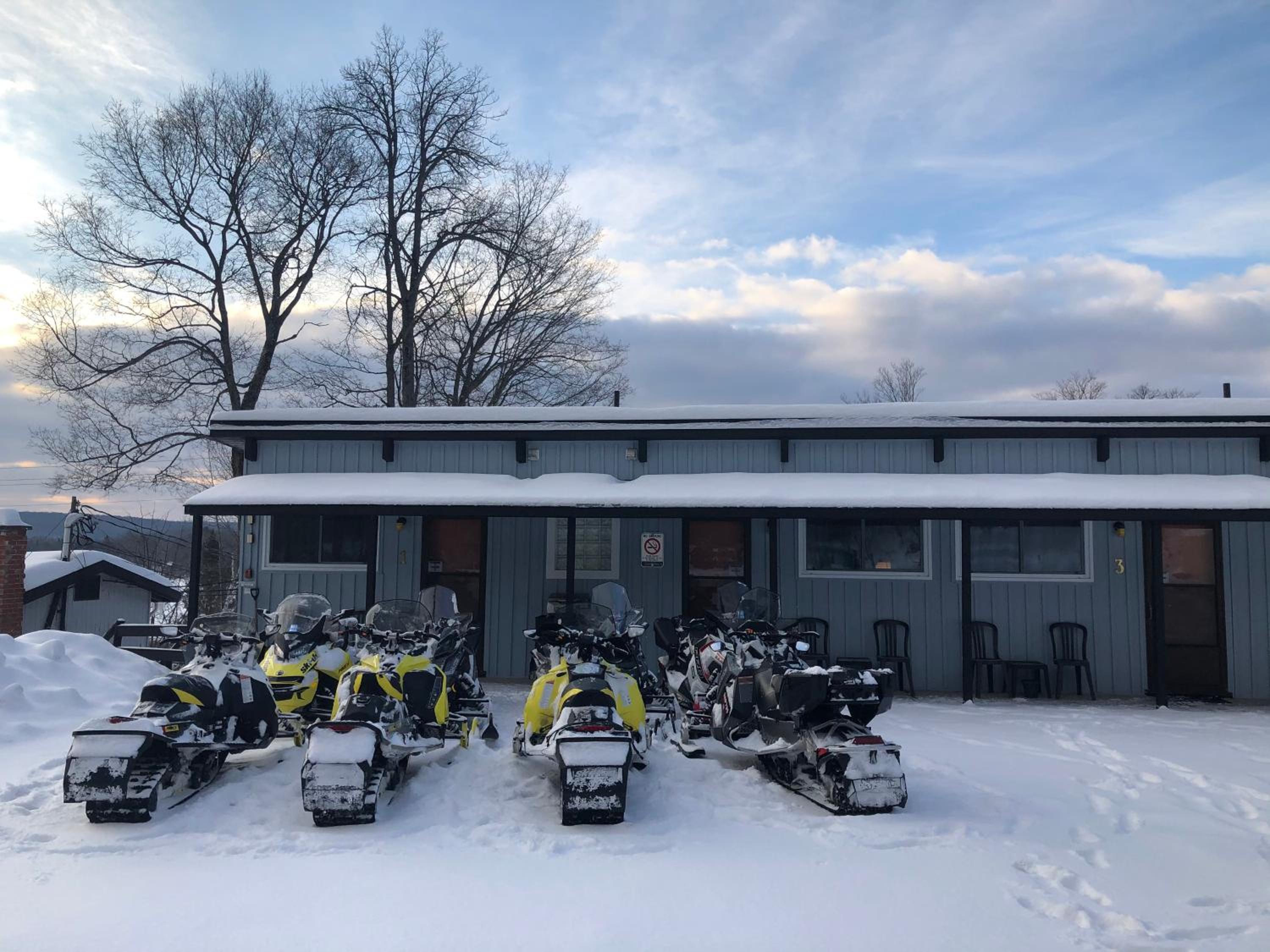 Lakeview Motel