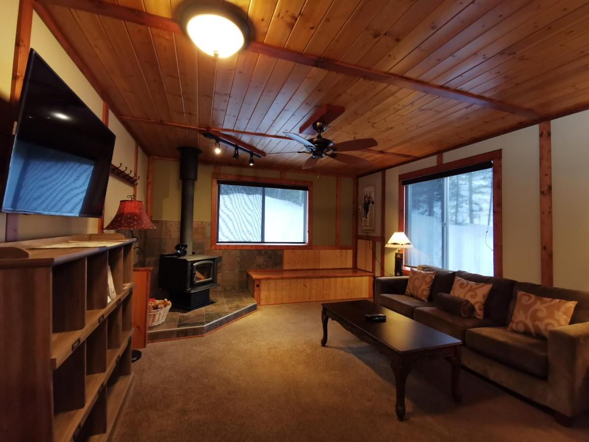 Golden Vacations - Cedar House Restaurant  Chalets - Property Image 4