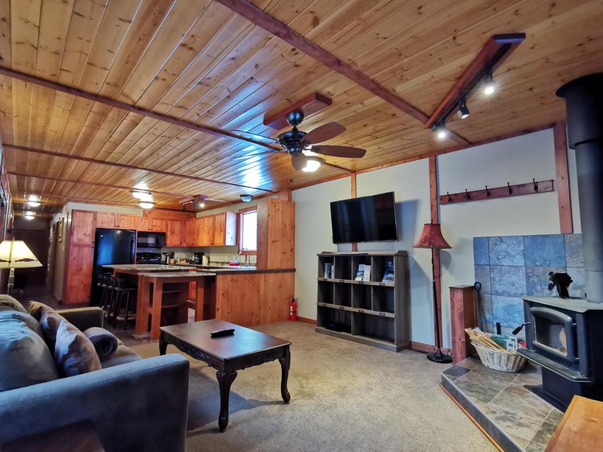 Golden Vacations - Cedar House Restaurant  Chalets - Property Image 70