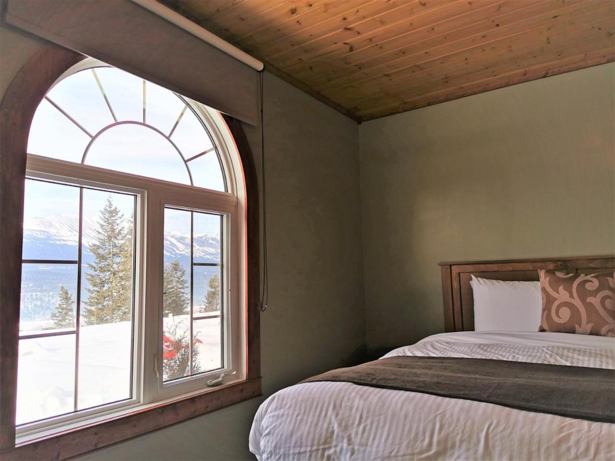 Golden Vacations - Cedar House Restaurant  Chalets - Property Image 66