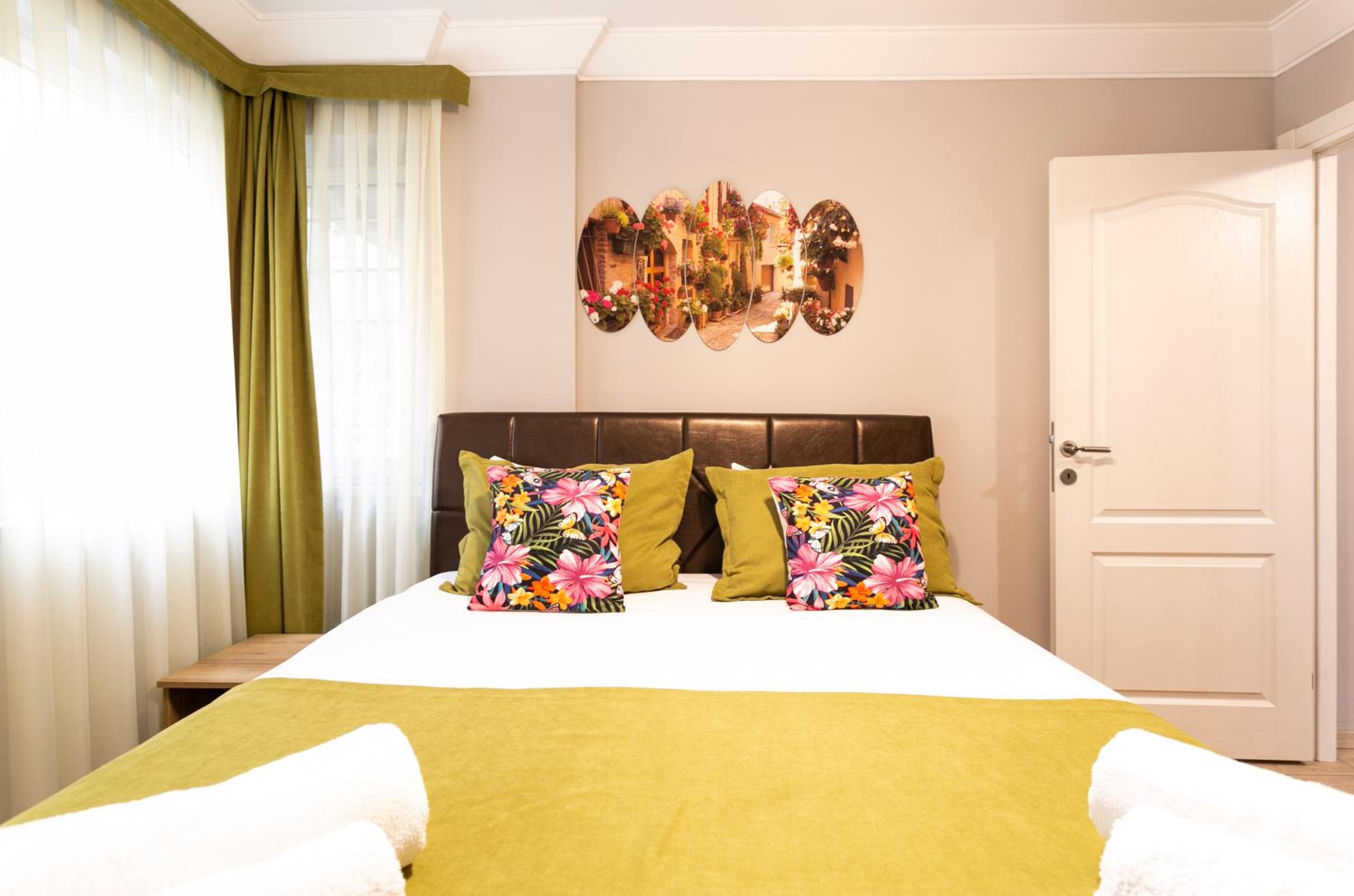 Sirena's Suites