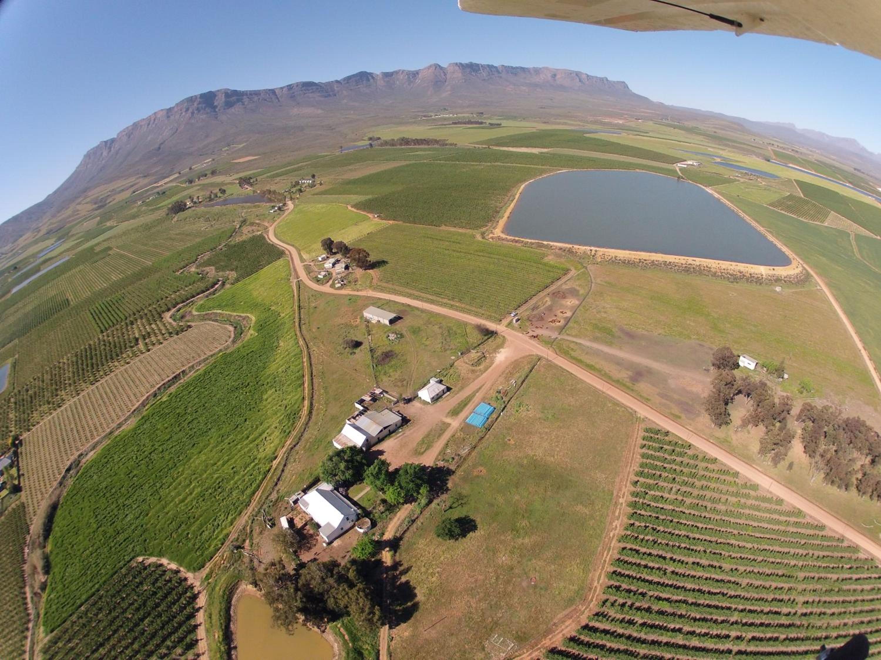 Rooikraal Farm Guesthouse and dam view 4