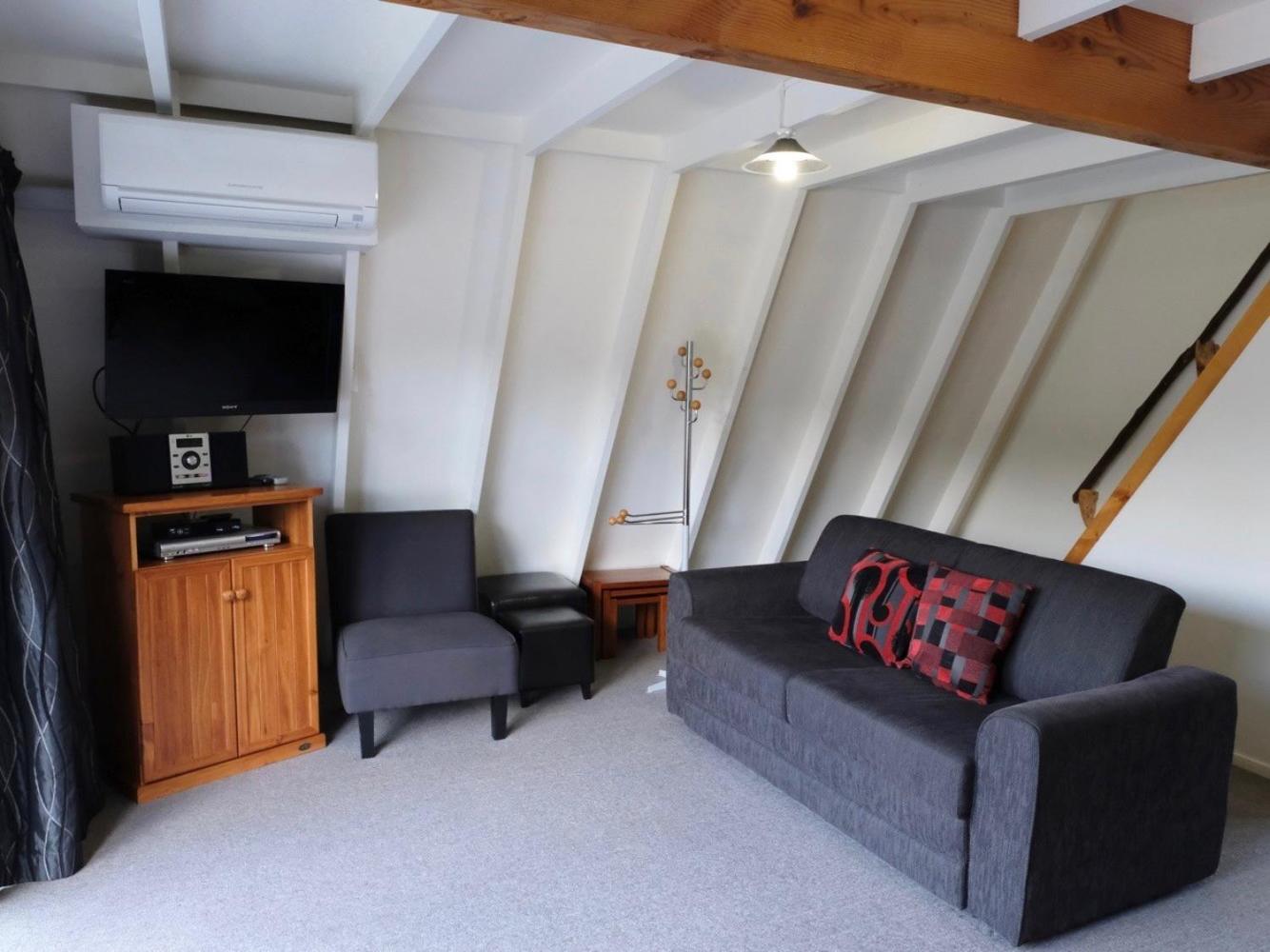 Central Ski Chalet - Ohakune Holiday Home view 4