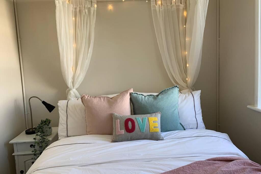Warders Cottage: Iconic Cottage in the Heart of Freo