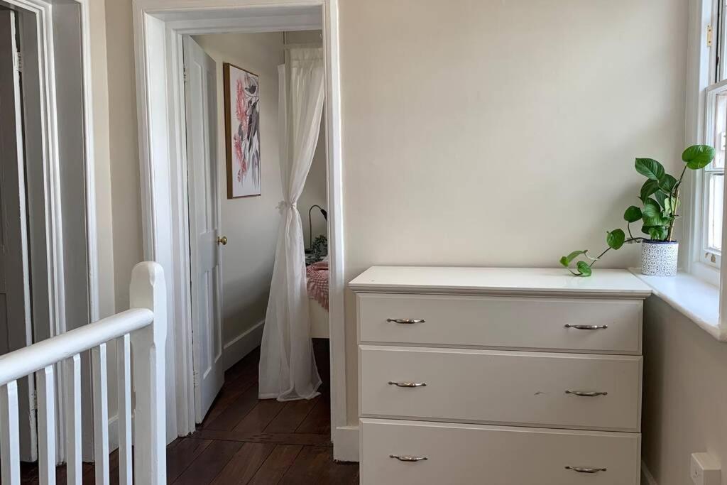 Warders Cottage: Iconic Cottage in the Heart of Freo