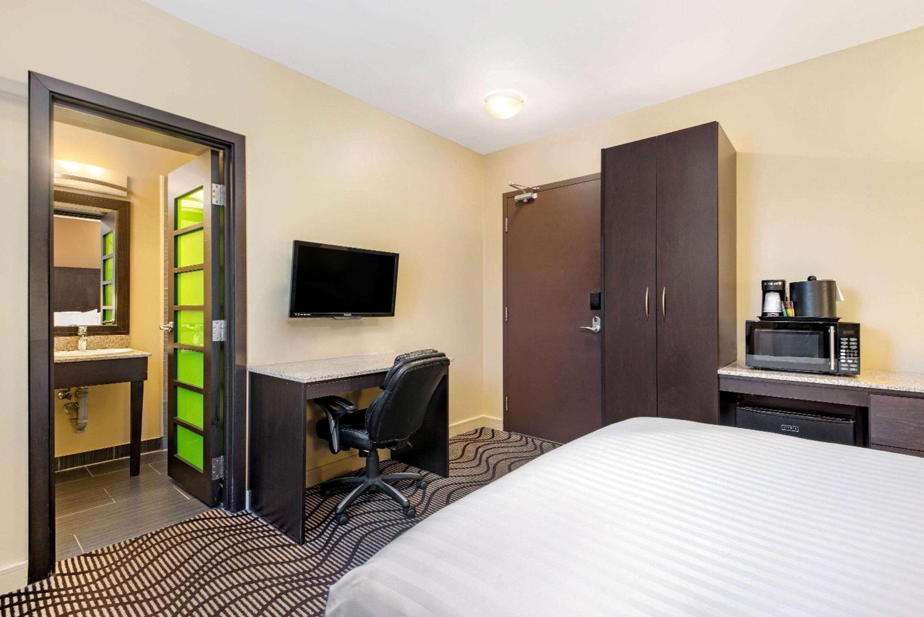 La Quinta by Wyndham Oshawa