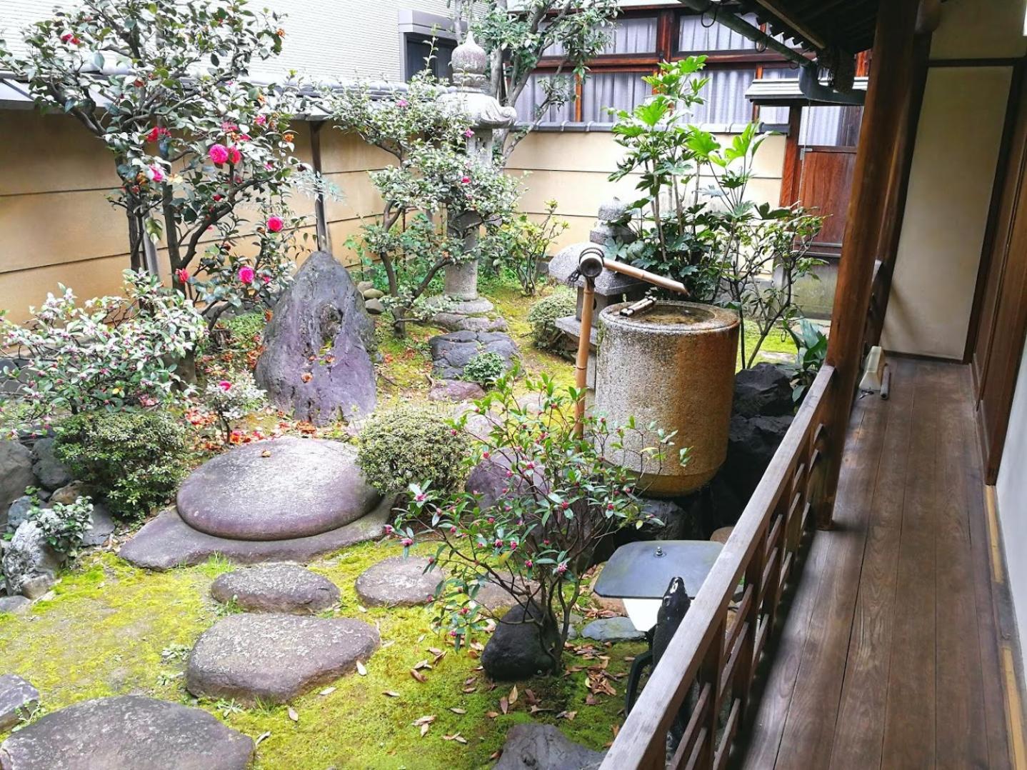 京都二条城近く京町屋120年の歴史に泊まる view 3