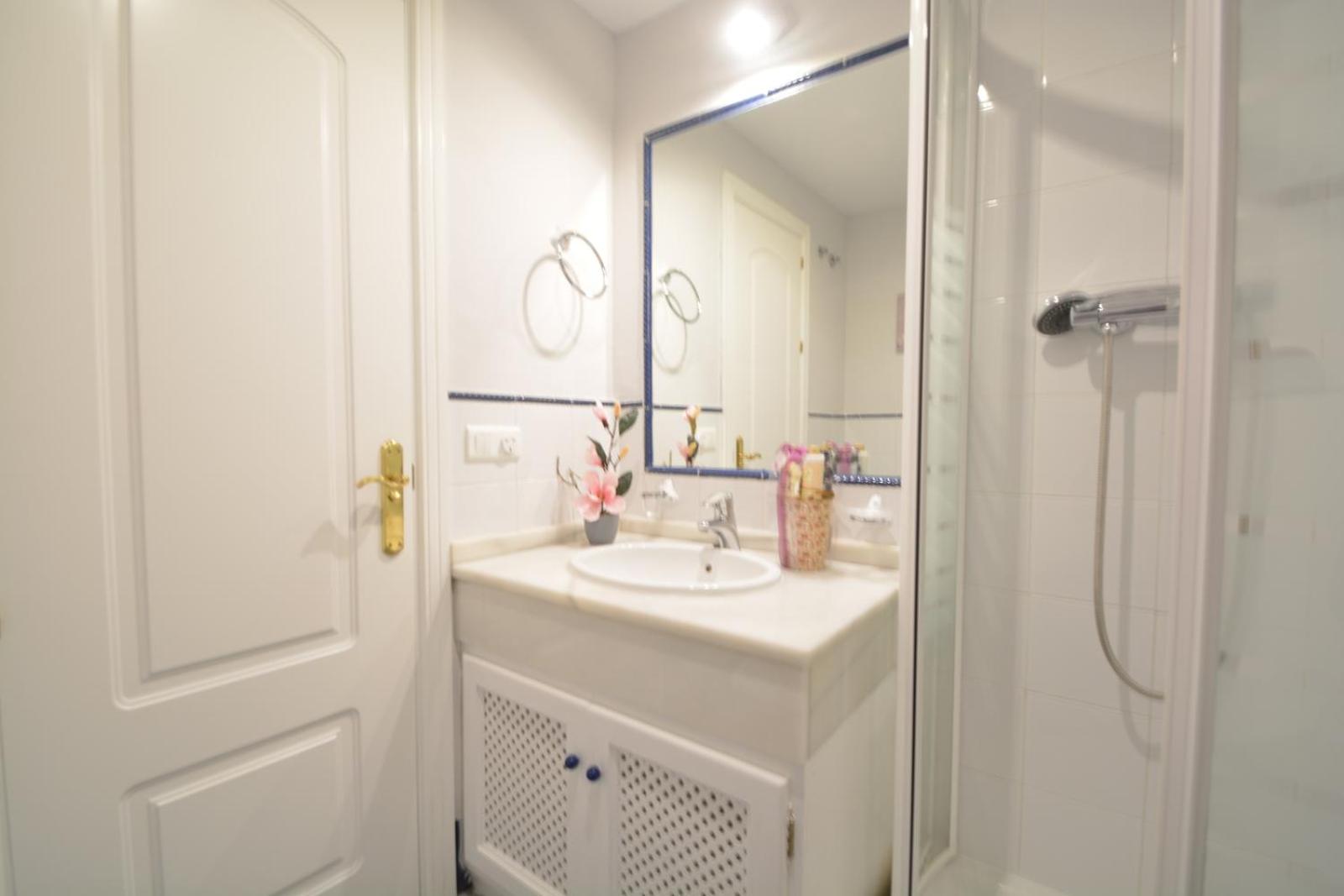 Marbella Vacations - Luxury beach side apartment in Marbella Playa - Property Image 33