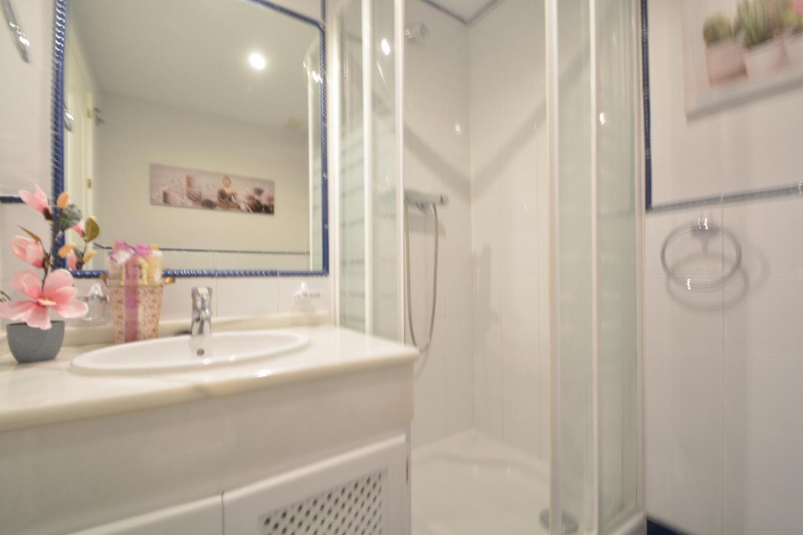 Marbella Vacations - Luxury beach side apartment in Marbella Playa - Property Image 48
