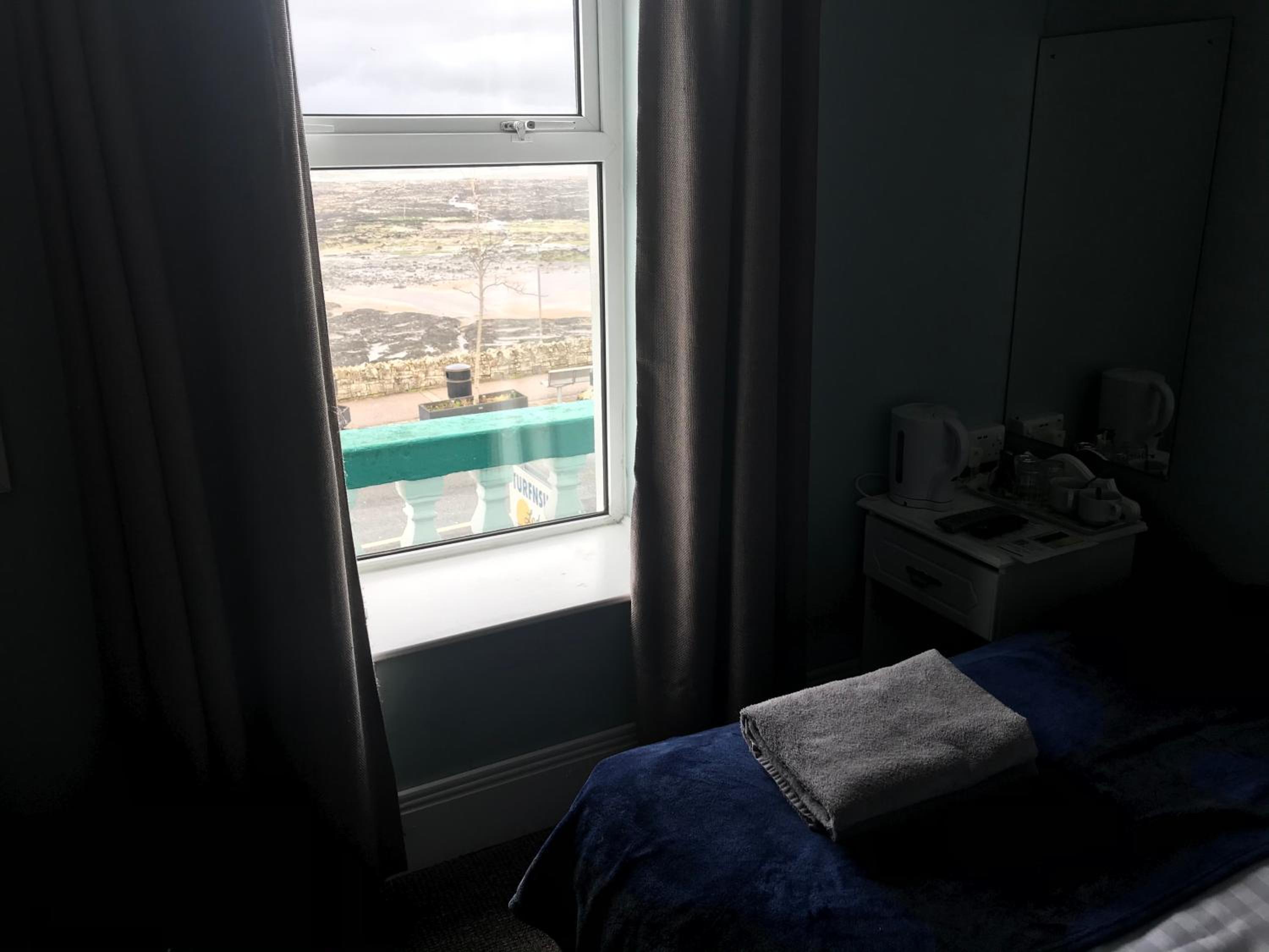 Rolling Wave Guesthouse