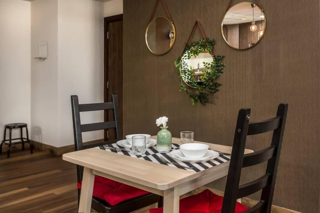 HiGuests - Roomy Apt With Infinity Pool Close to Burj Khalifa
