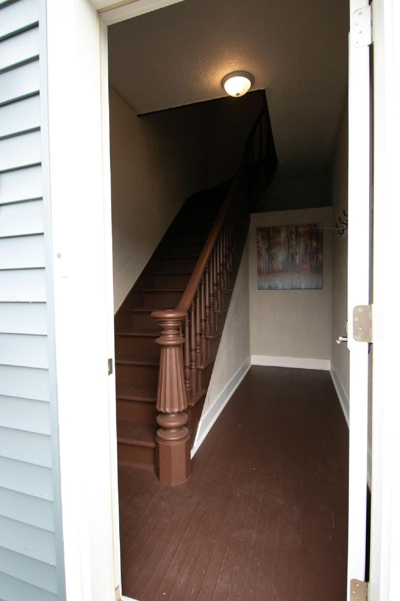 Spacious Rustic Downtown Market St 1 Bedroom Apt, Sleeps Up to 5, Steps to Honeywell & Eagles Theatre view 2