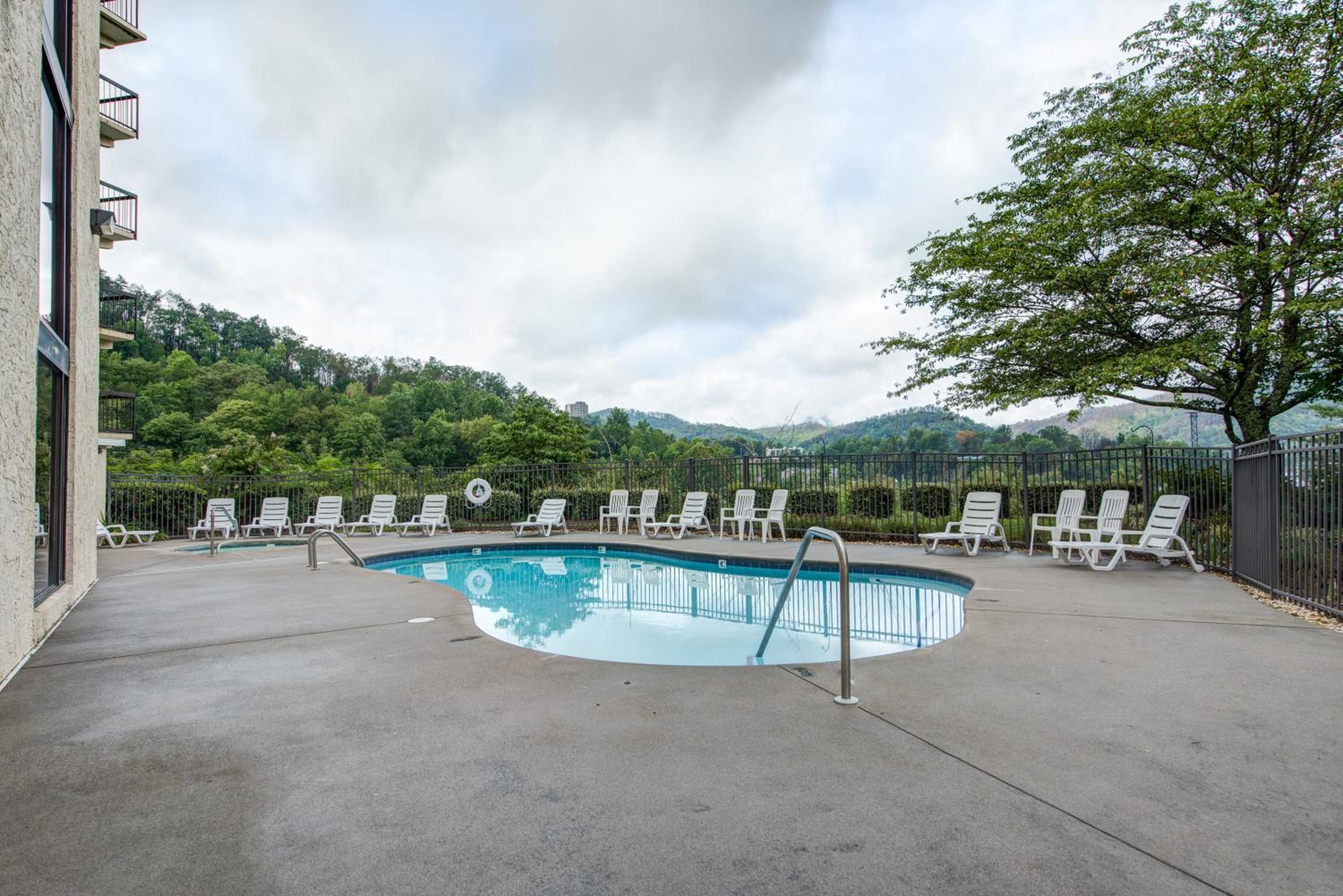 Gatlinburg Chateau Rentals view 2
