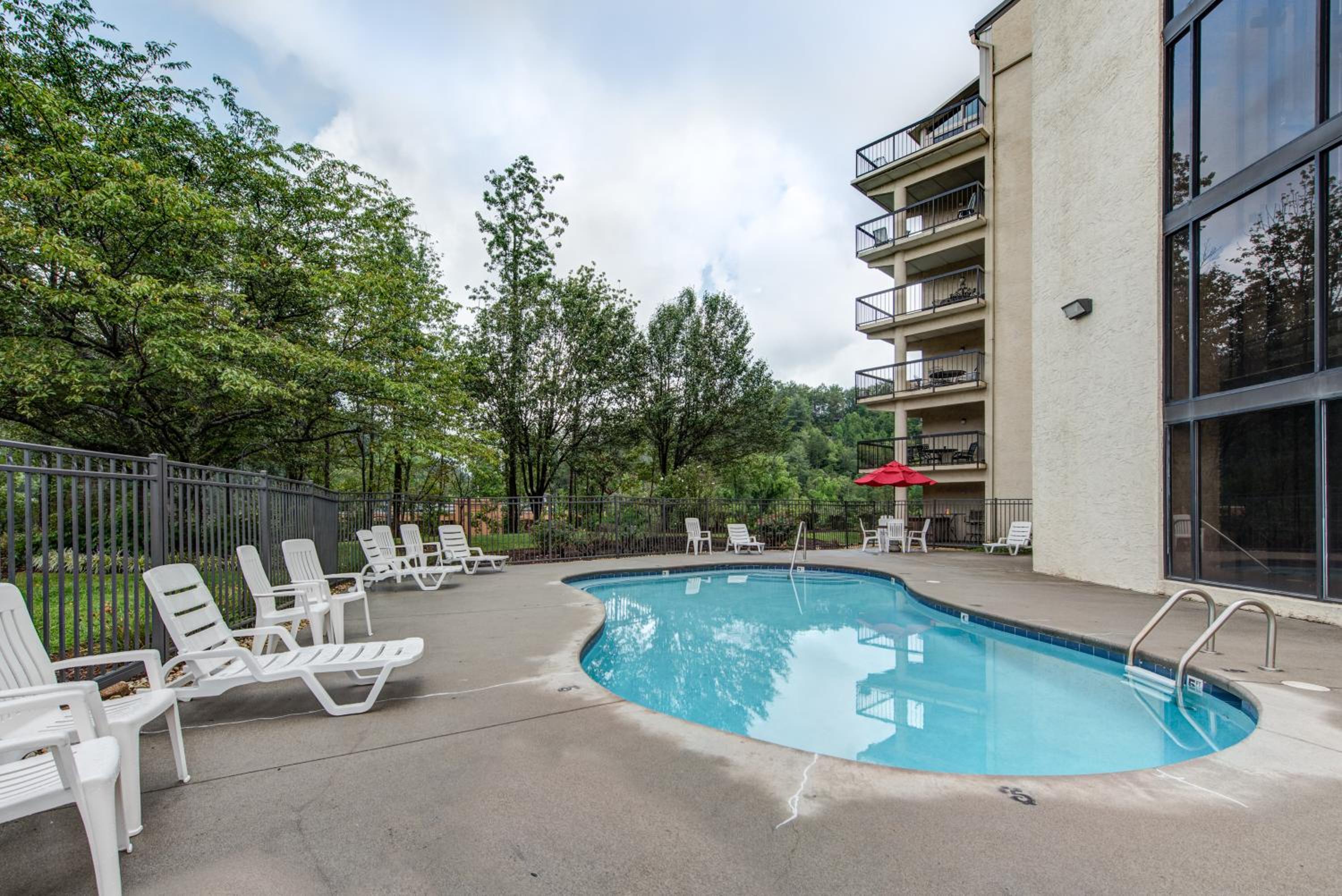 Gatlinburg Chateau Rentals view 3