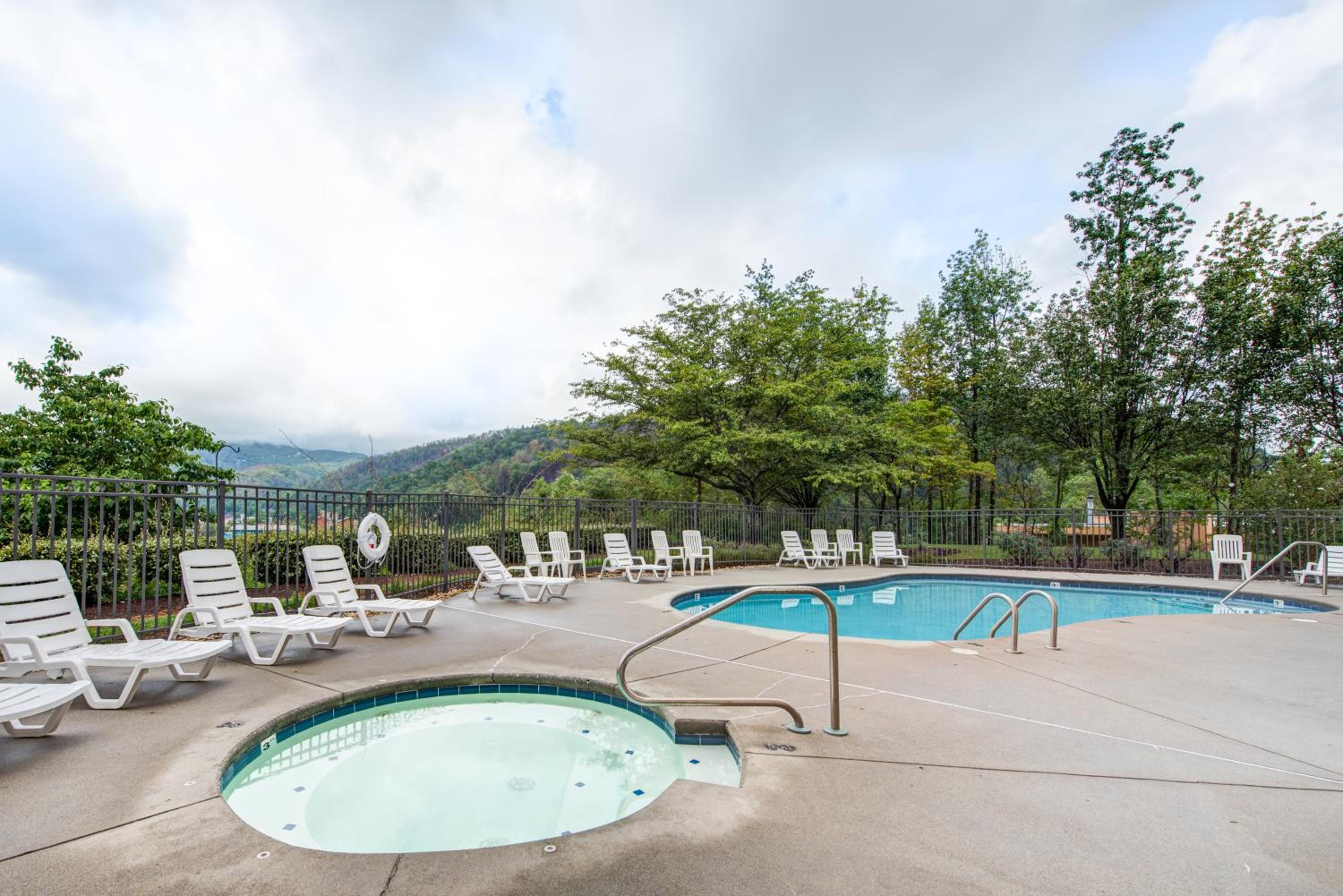 Gatlinburg Chateau Rentals view 4