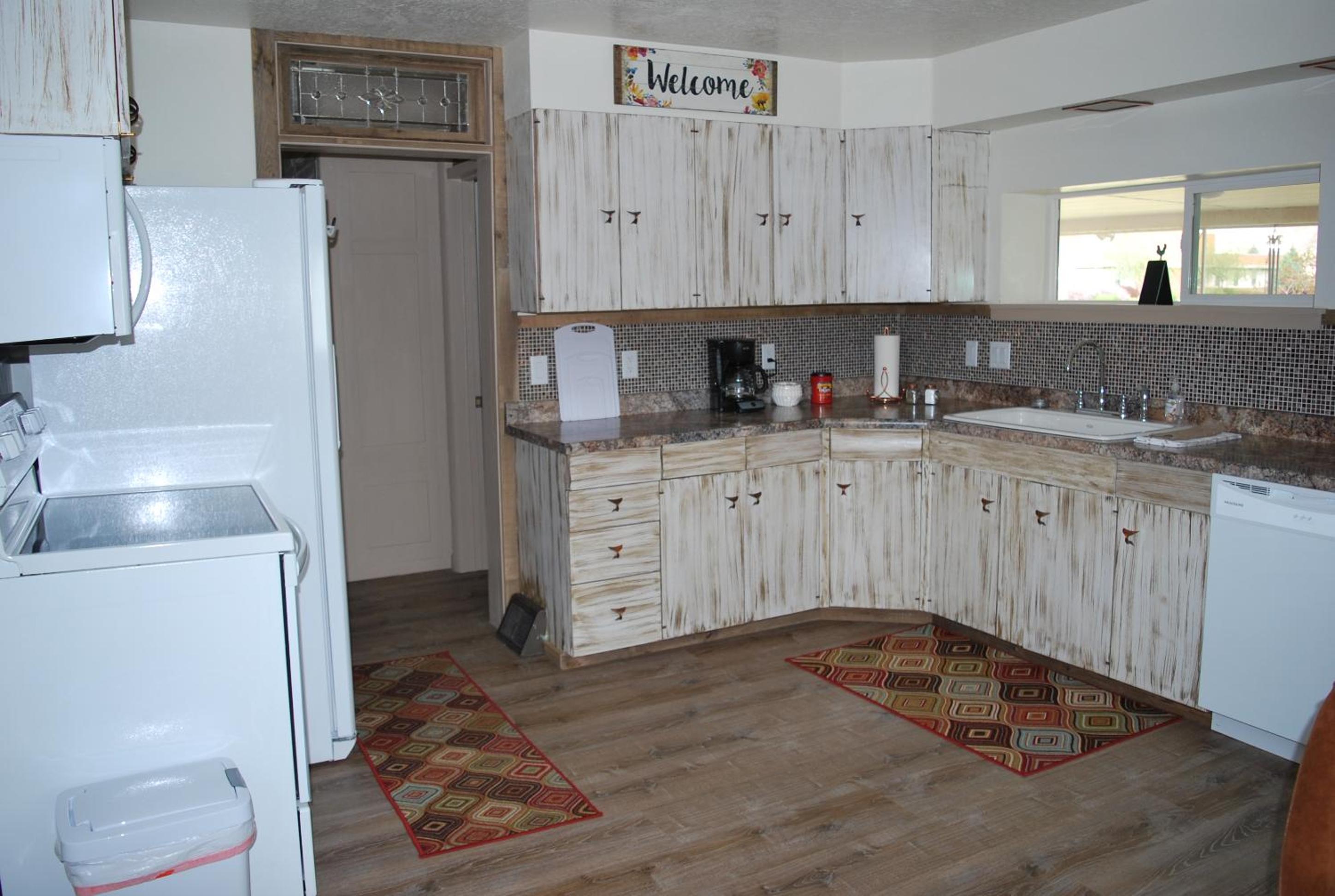 Dora's Country Cottage view 4