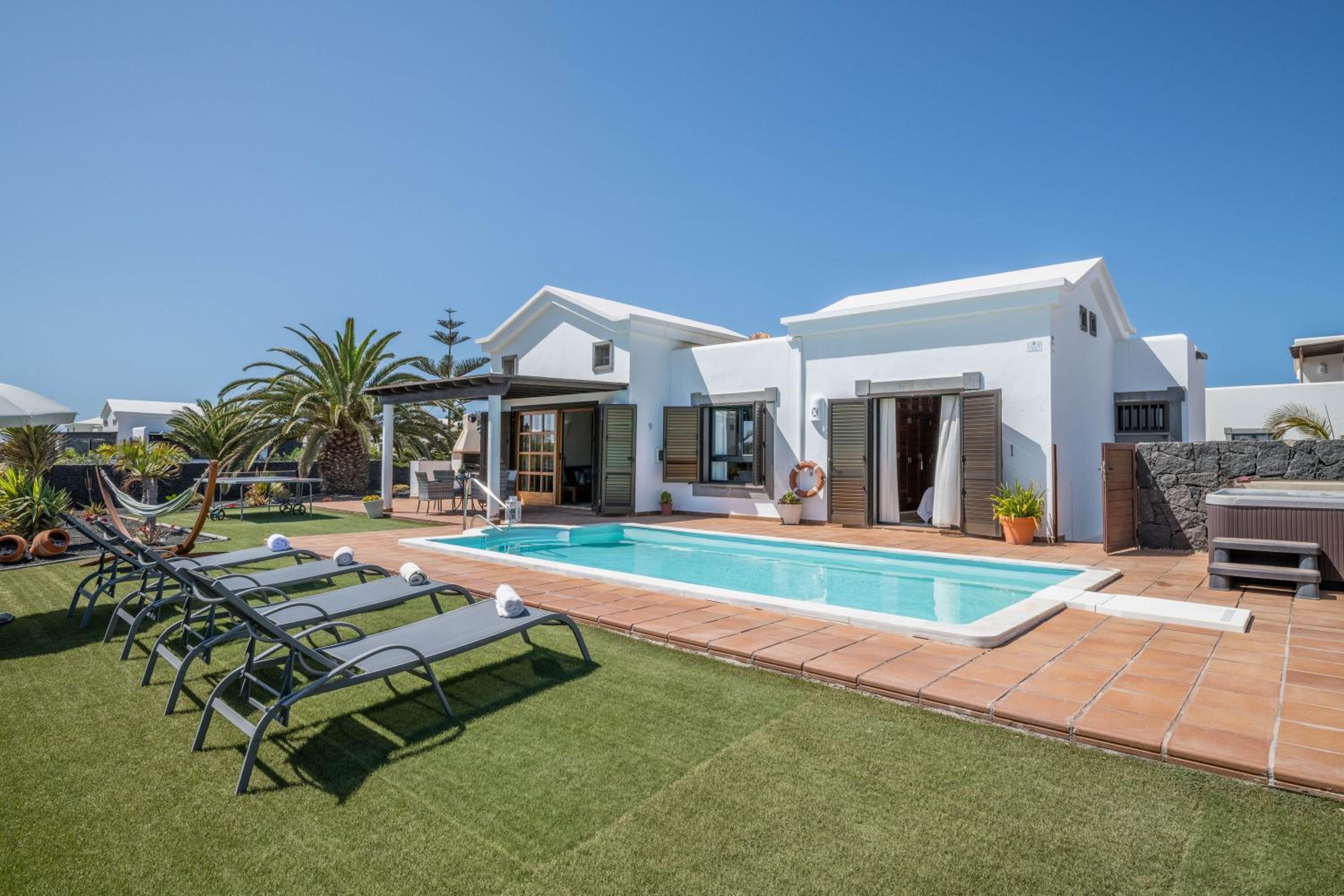 Hotel Villa Ambar Cherry - Image 1