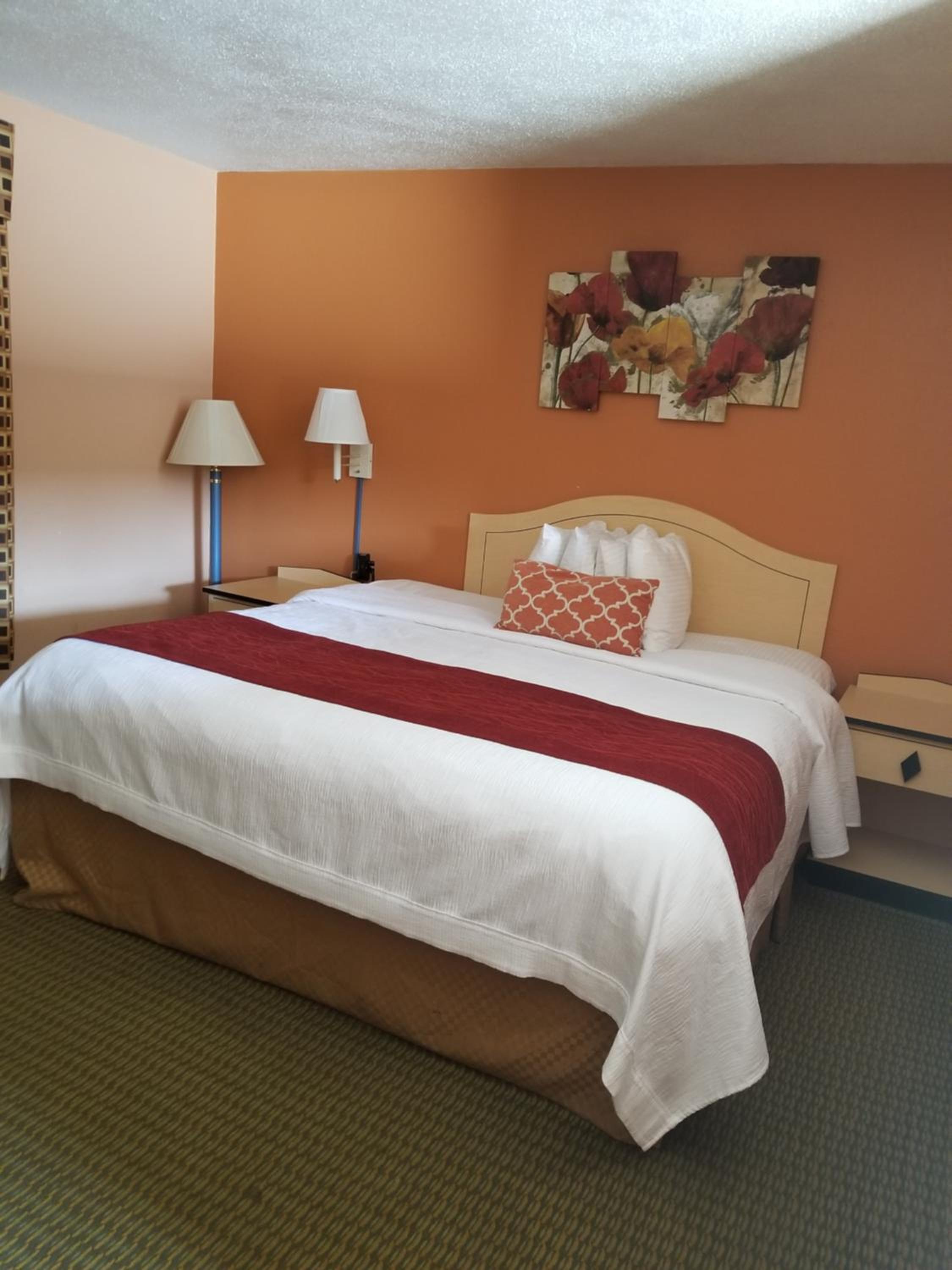 Lawrence Vacations - Virginia Inn - Property Image 26