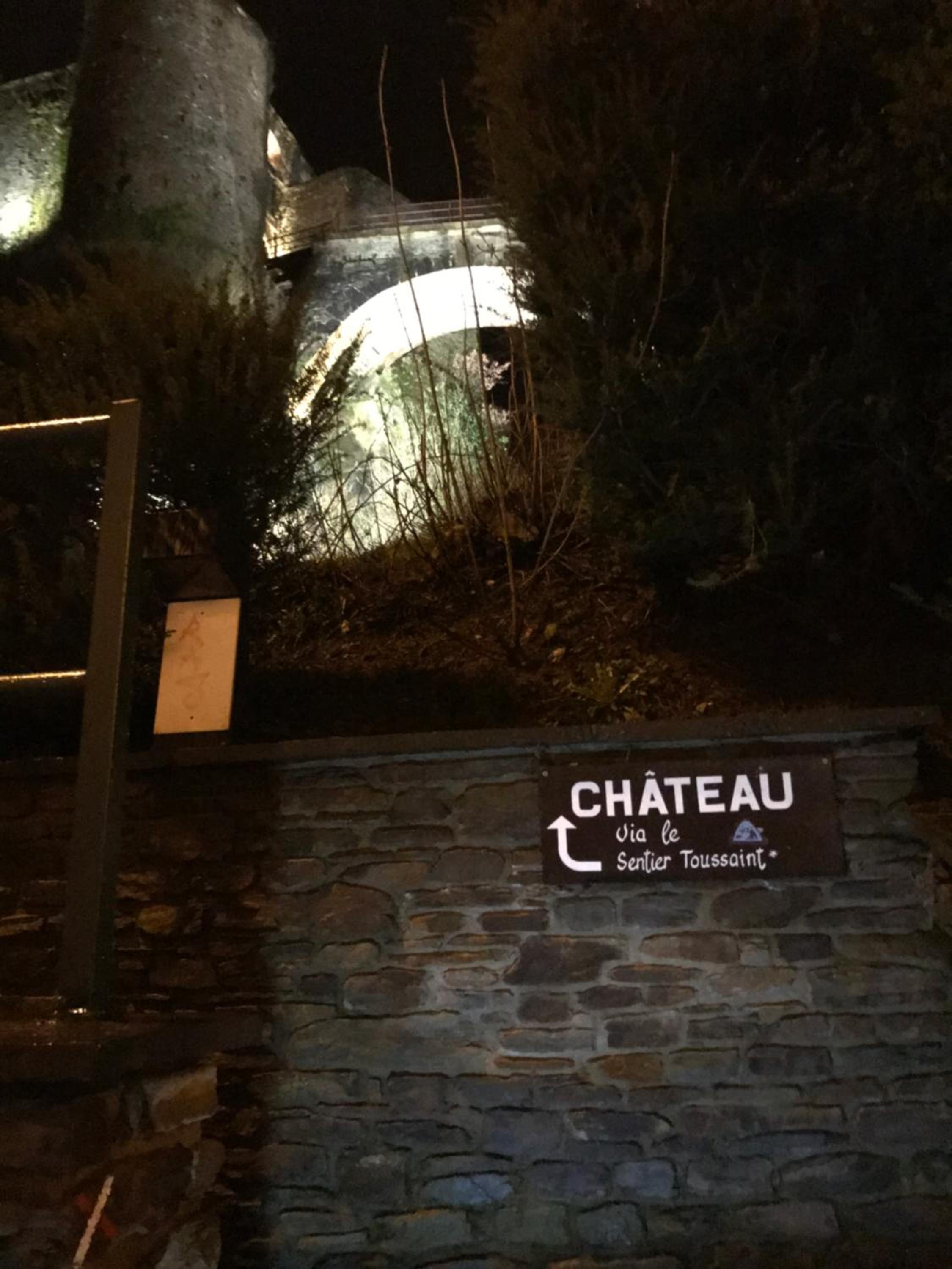 Au Pied Du Château view 2