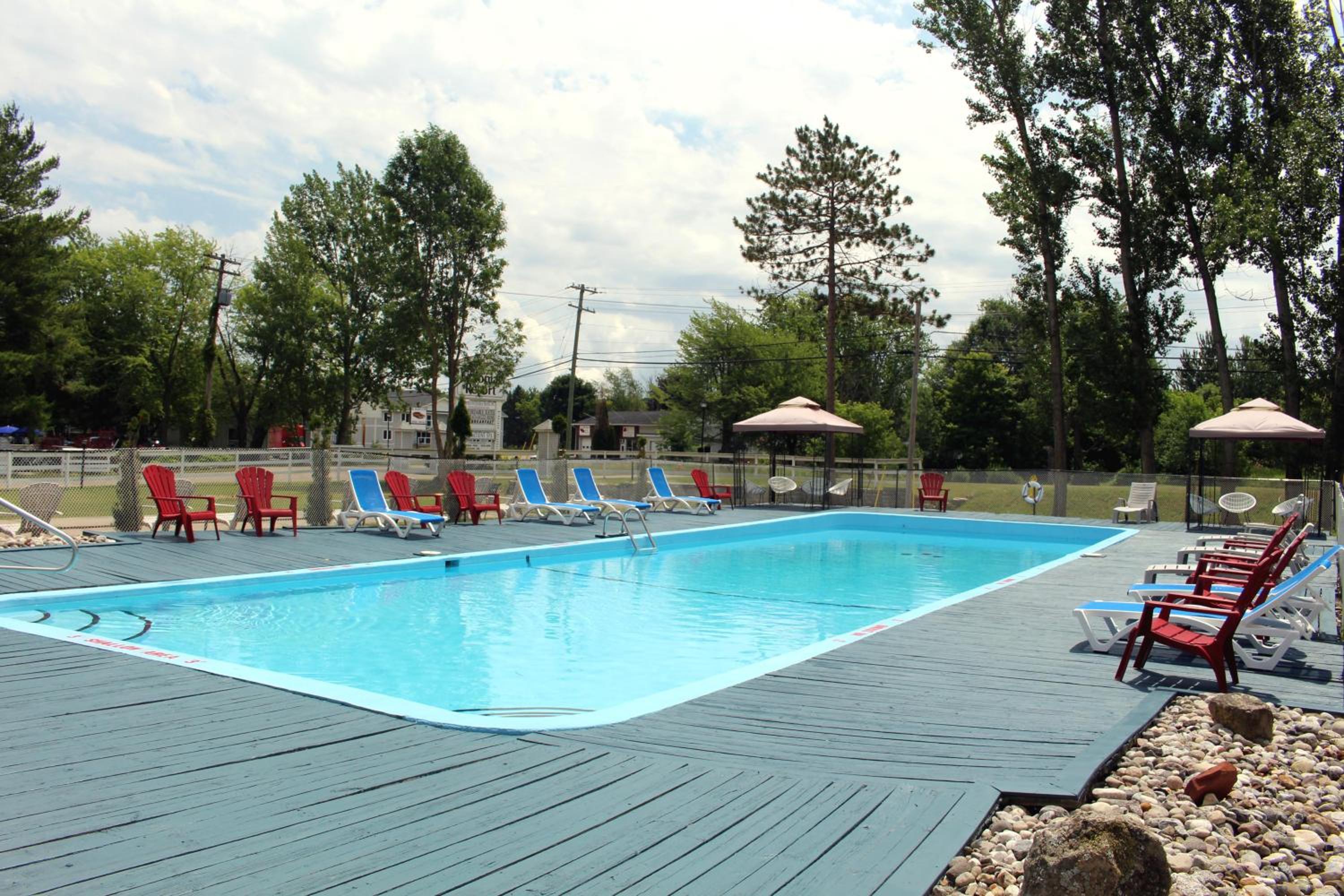 Gananoque Vacations - Colonial Resort-1000Islands - Property Image 5
