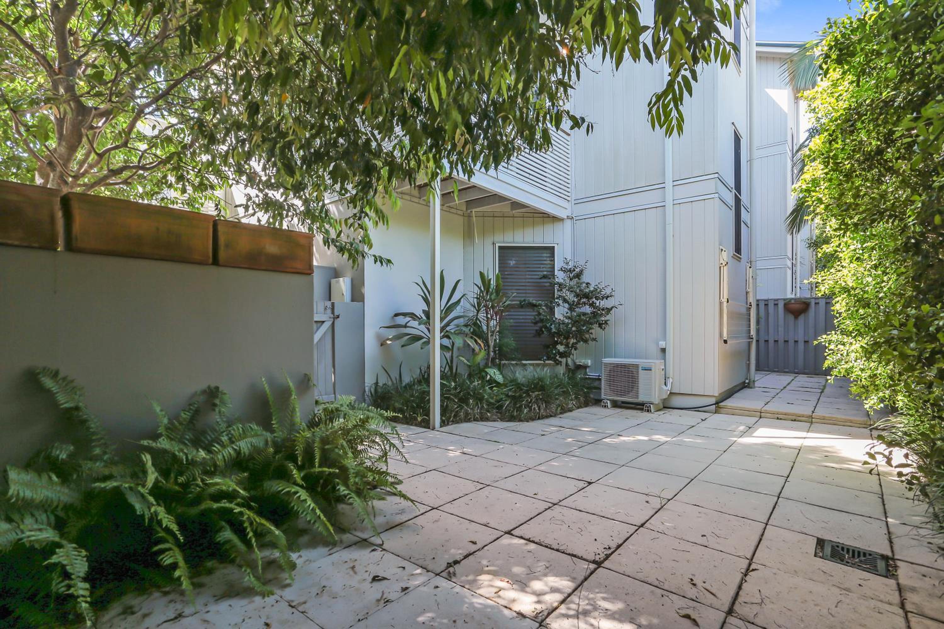 Privacy by the river, Noosaville view 2