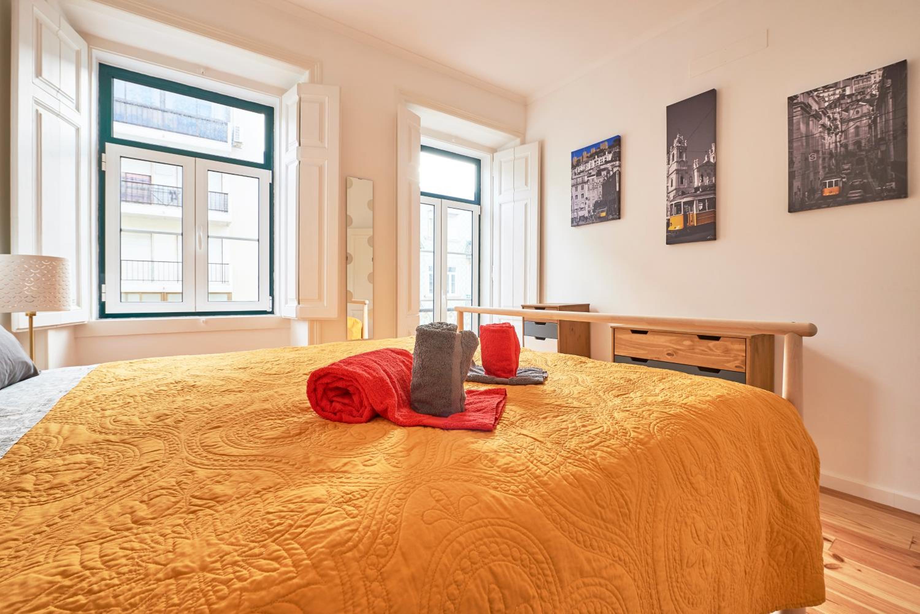 NEW!! Lisbon Hearth view 3