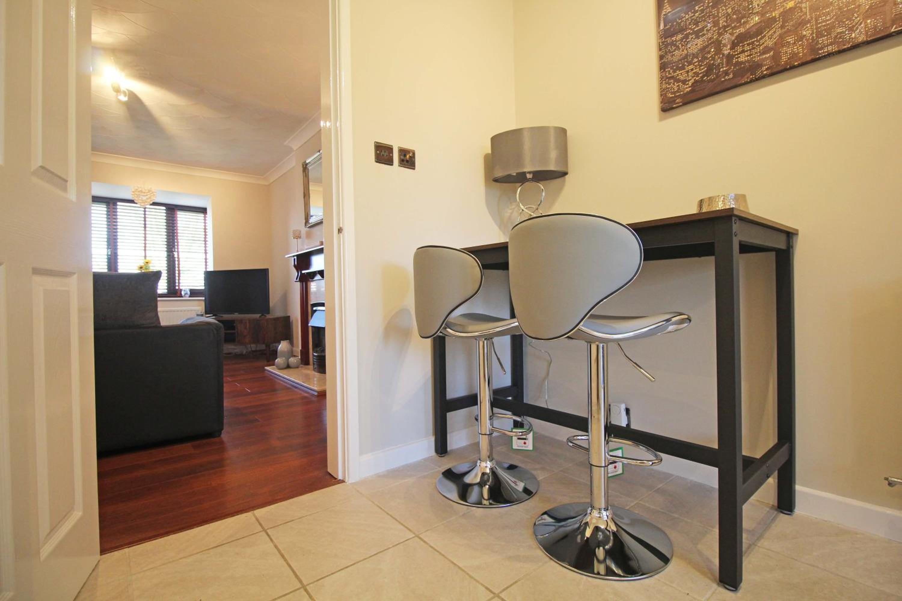 The Barwoods - Modern Spacious Home in Chester - Parking view 5