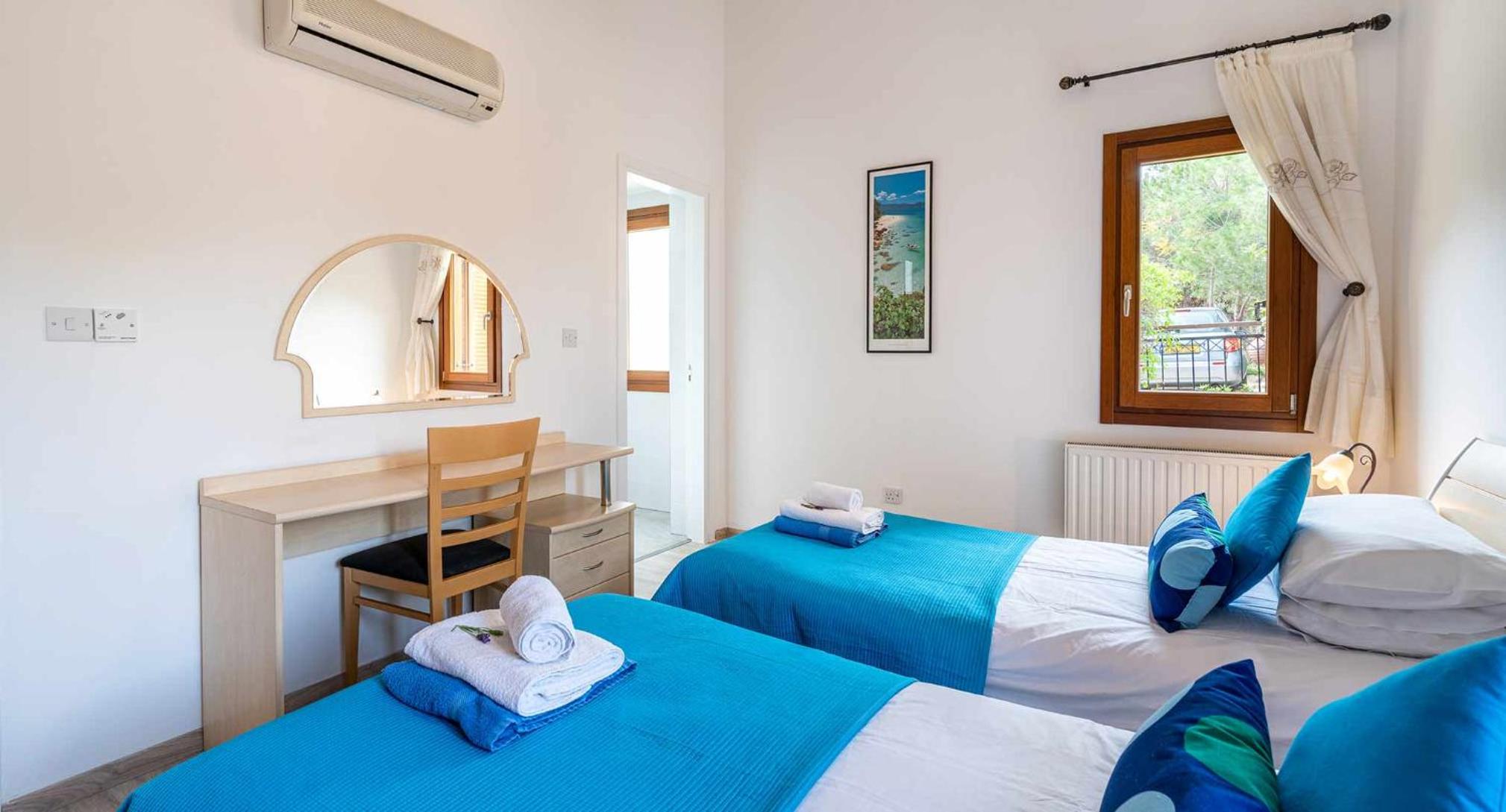 4 bedroom Villa Helidoni with private infinity pool, Aphrodite Hills Resort