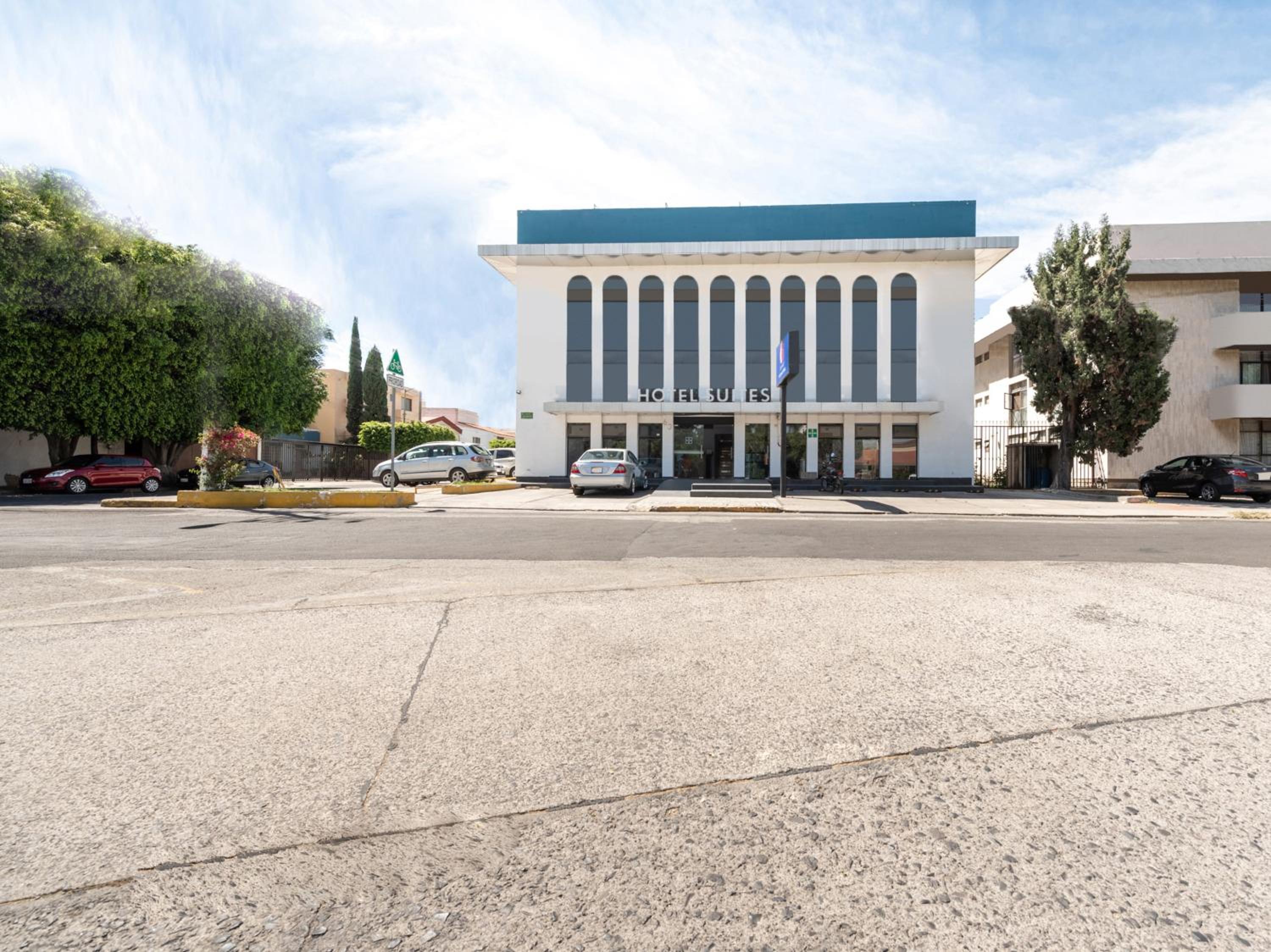 Hotel Suites Internacional - Image 1