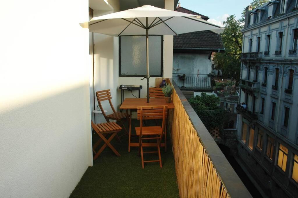 LE GRUFFAZ - Hyper centre, Balcon sur canal view 3