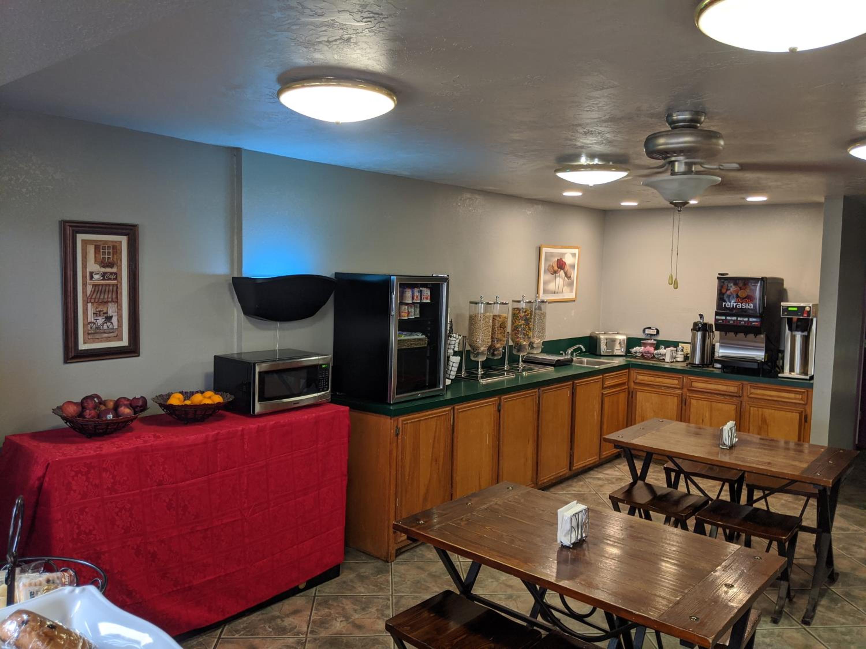 Fort Stockton Vacations - Atrium Inn - Property Image 2