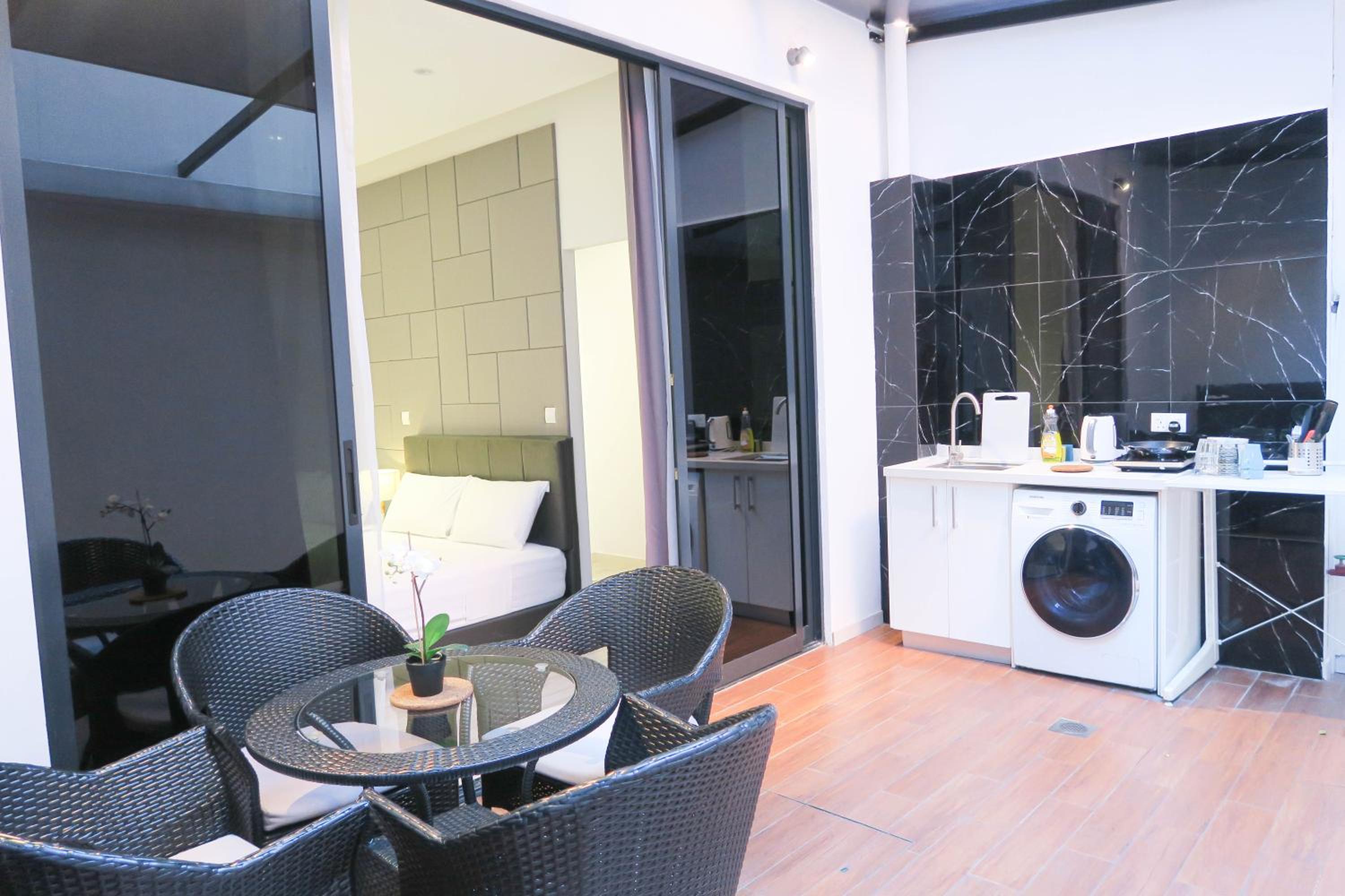 RR Cozy Studio & Suite