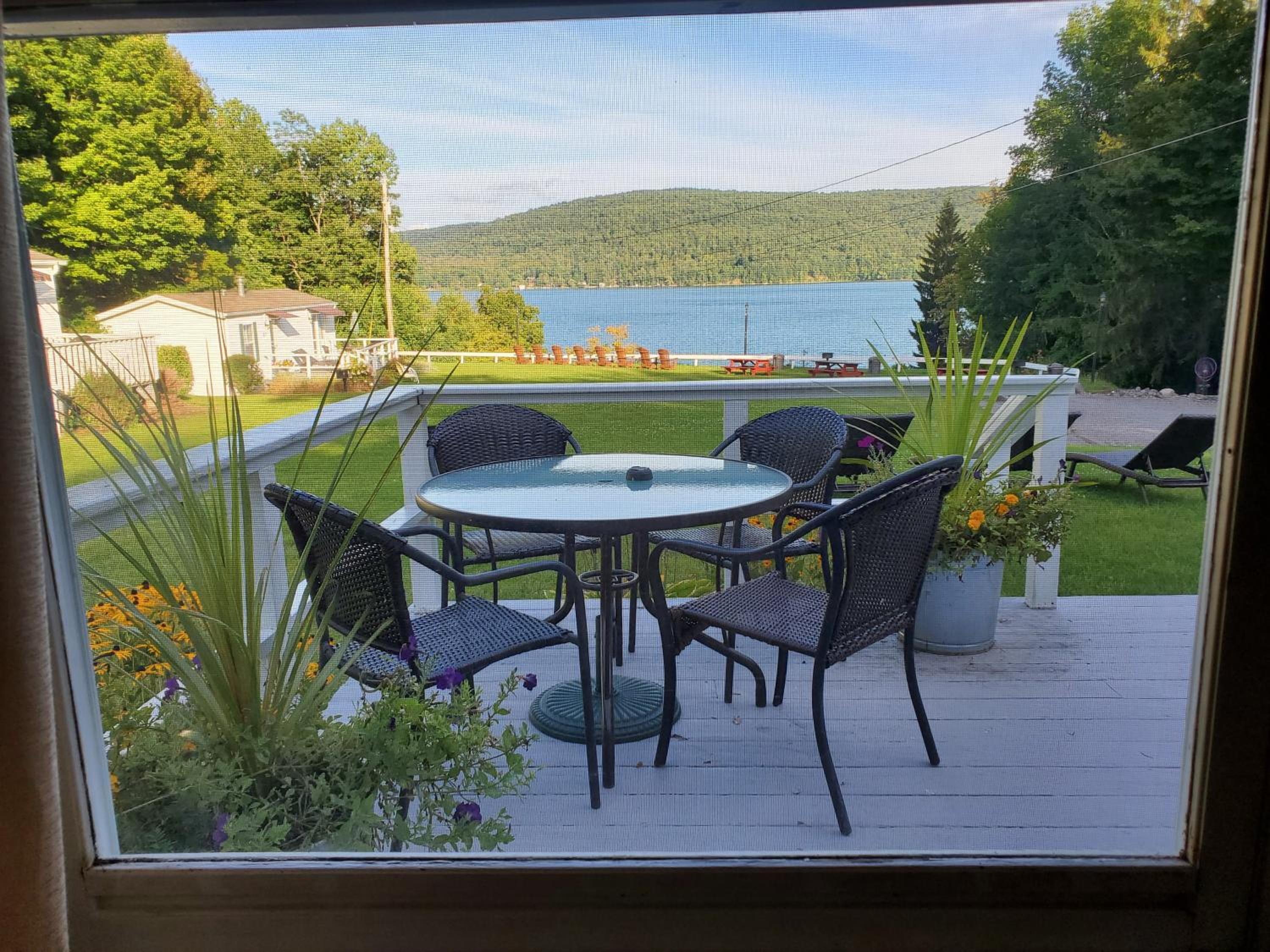 Lake View Motel