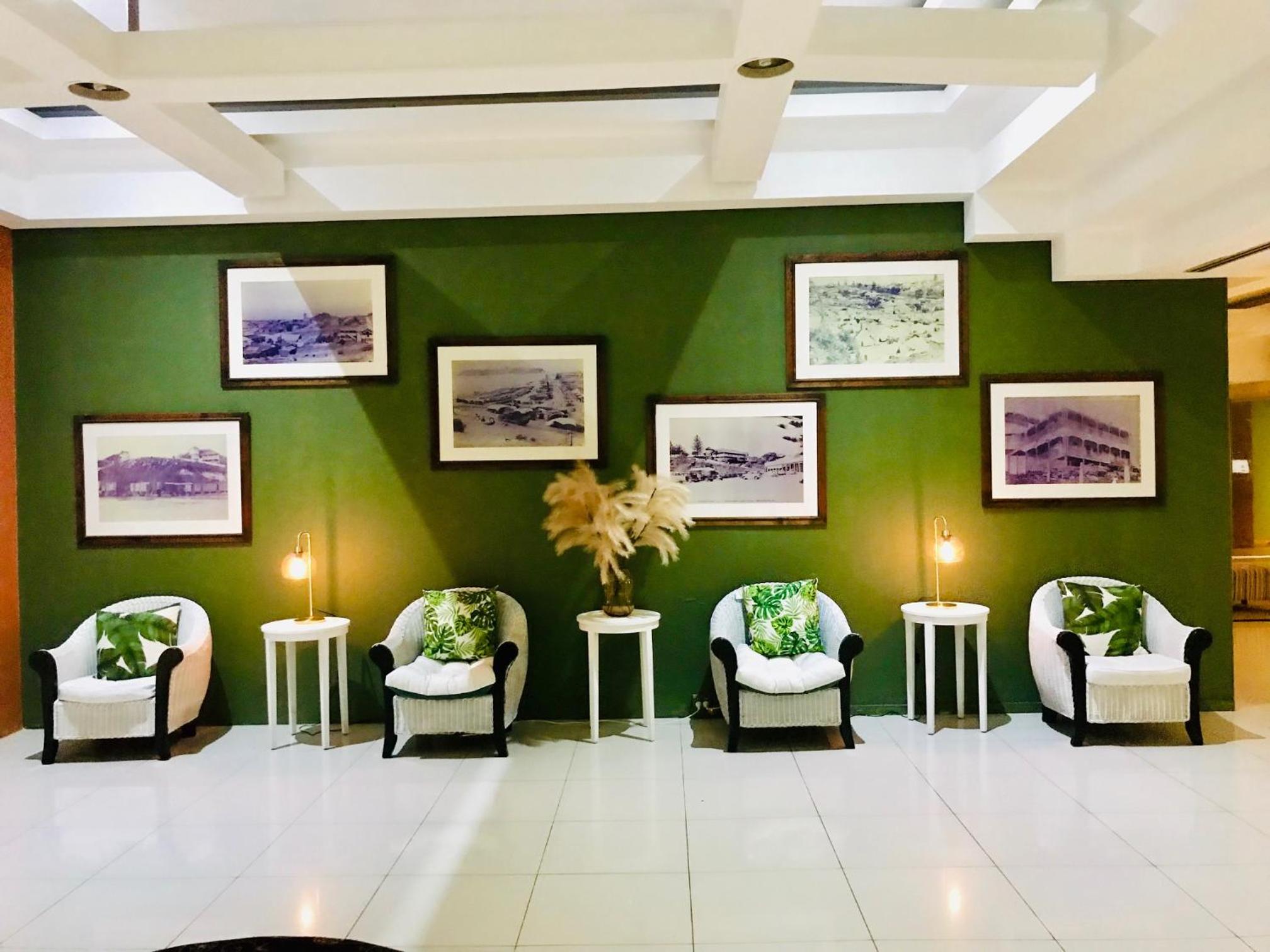 Lobby & Reception