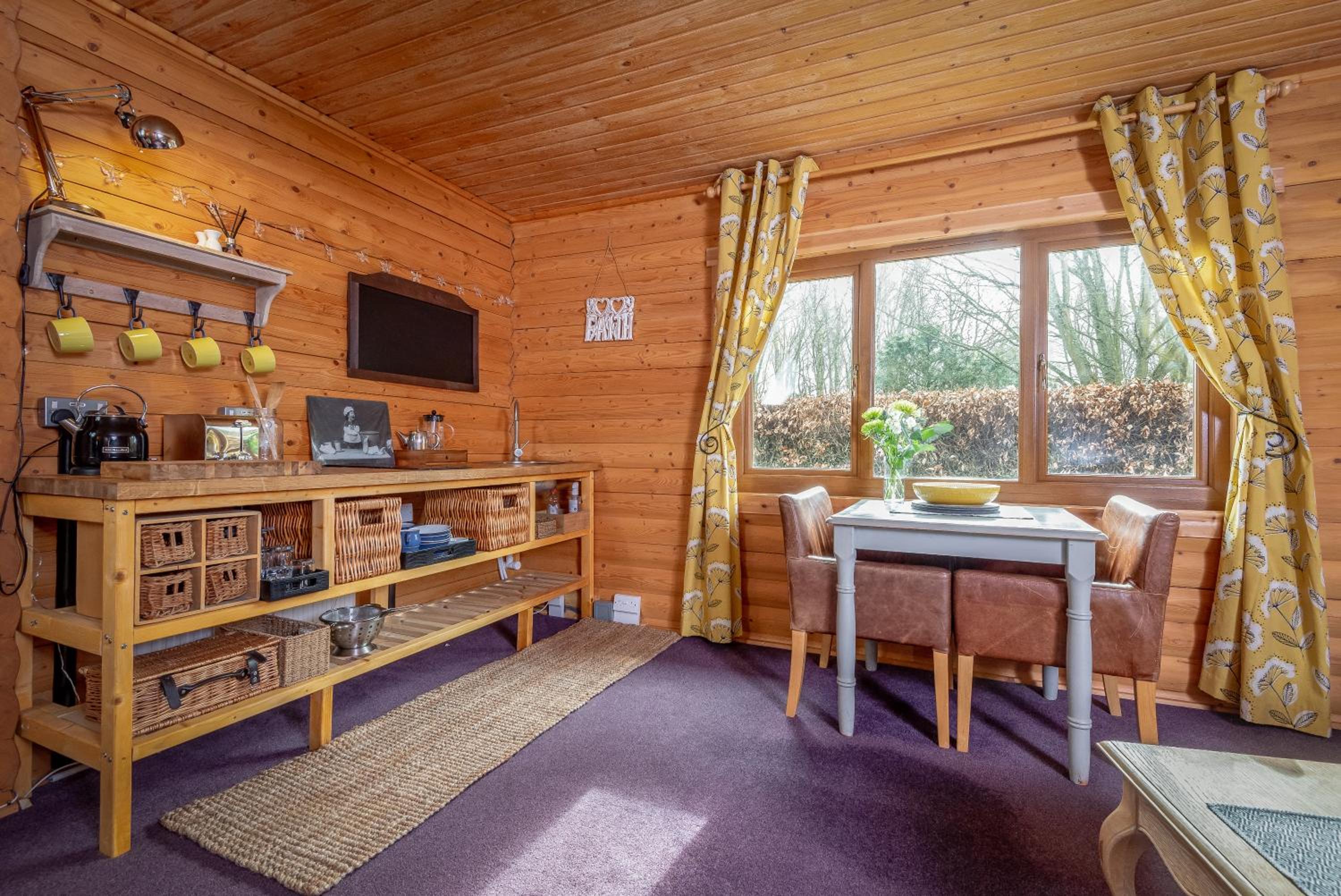 Redlands Country Lodge Apartments with Hot Tubs
