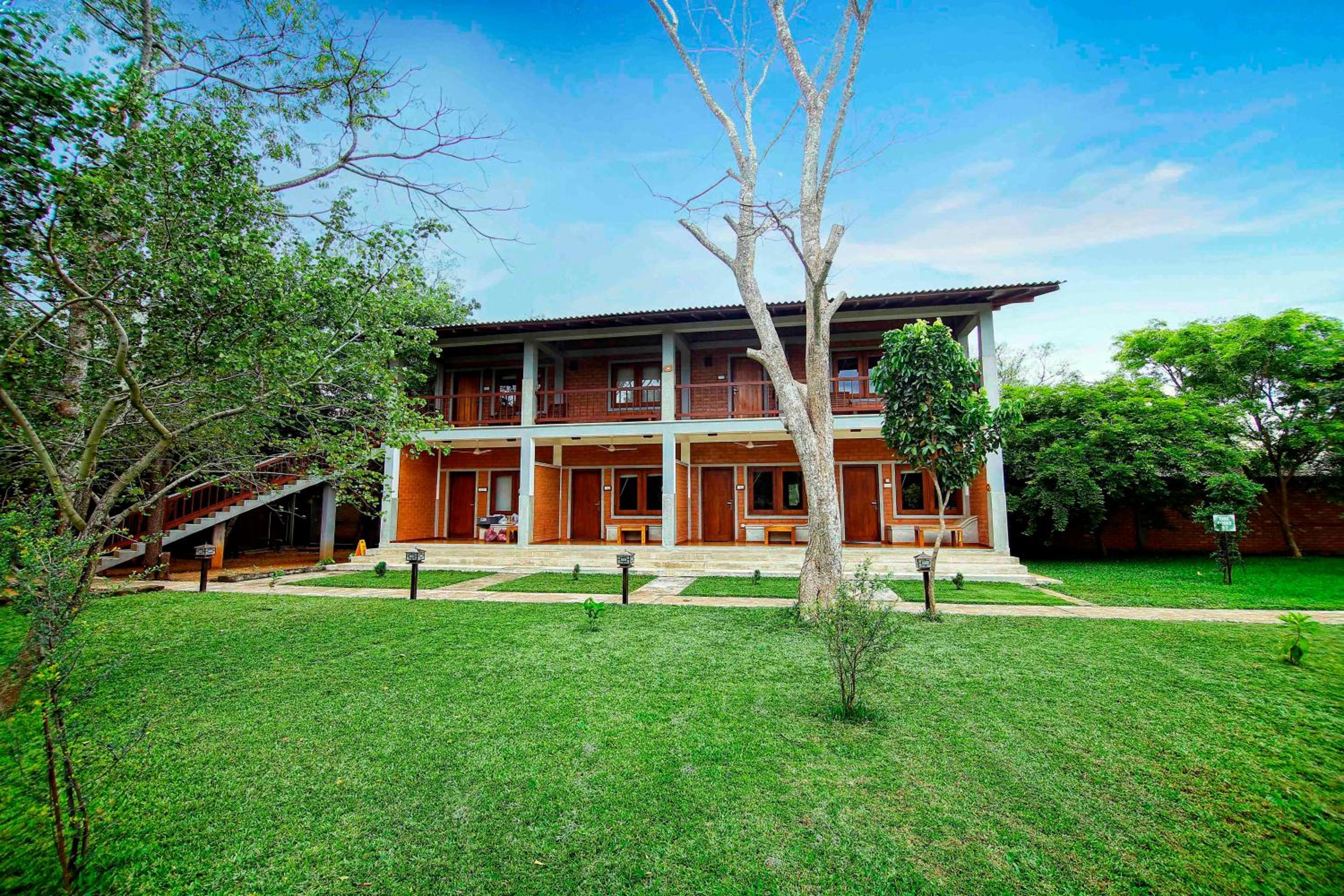 Hotel Habarana Lake Resort - Image 1