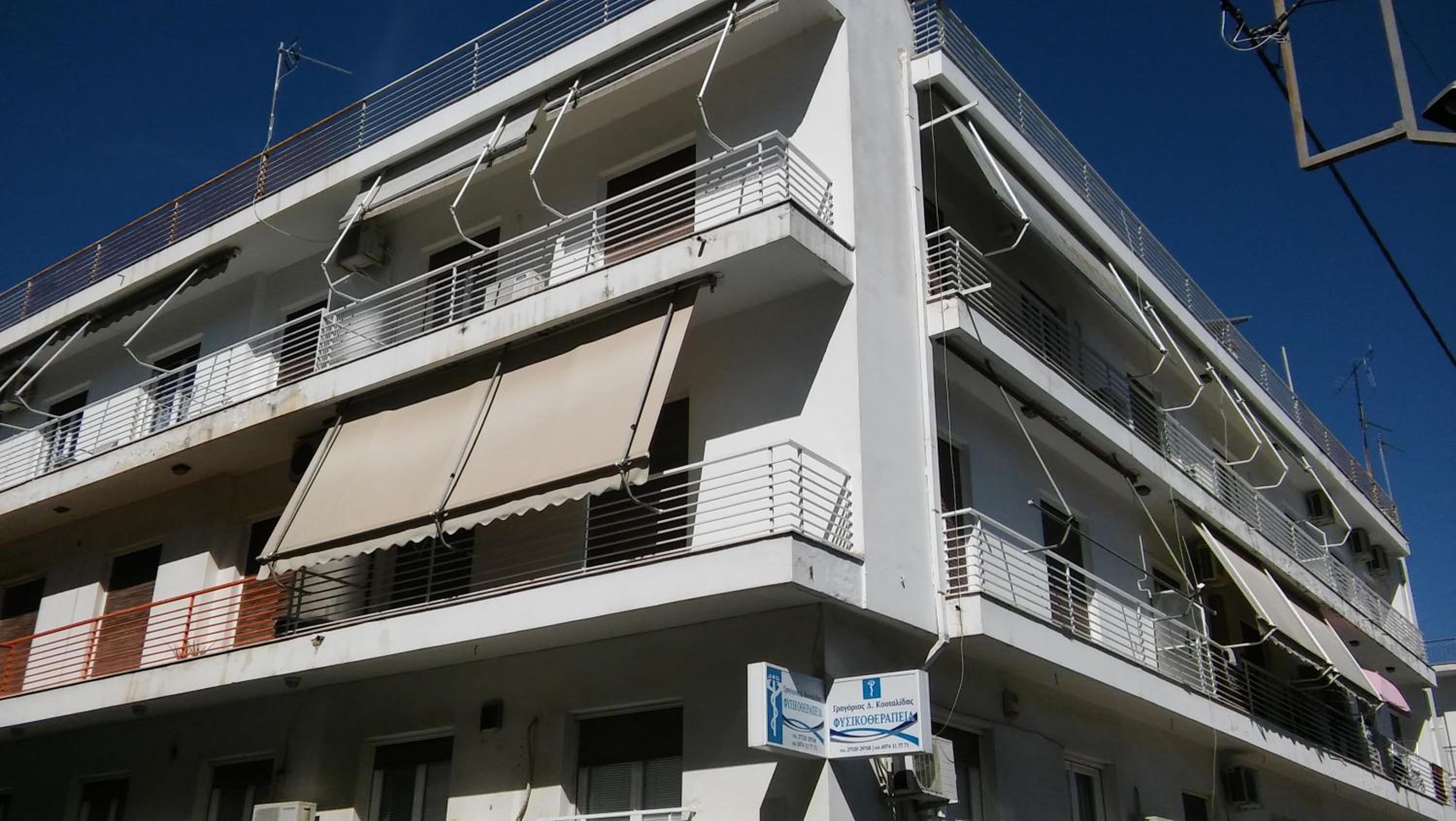 Hotel Central Location - Image 1